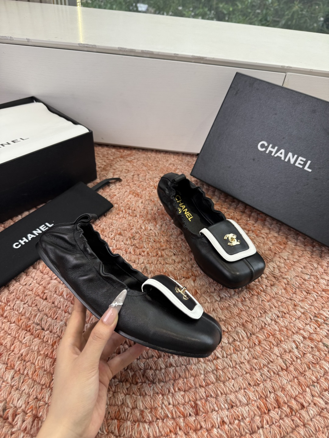 🌾G012😀CHANE*｜小香2026走秀款双C锁扣单鞋凉鞋大方头高跟鞋当巴黎大皇宫的秀场灯光聚焦于足尖