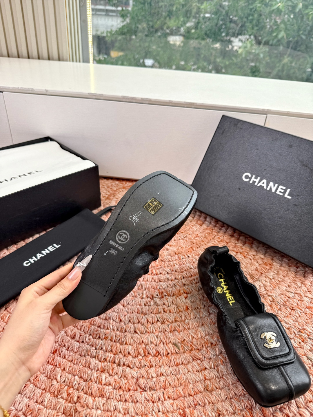 🌾G012😀CHANE*｜小香2026走秀款双C锁扣单鞋凉鞋大方头高跟鞋当巴黎大皇宫的秀场灯光聚焦于足尖