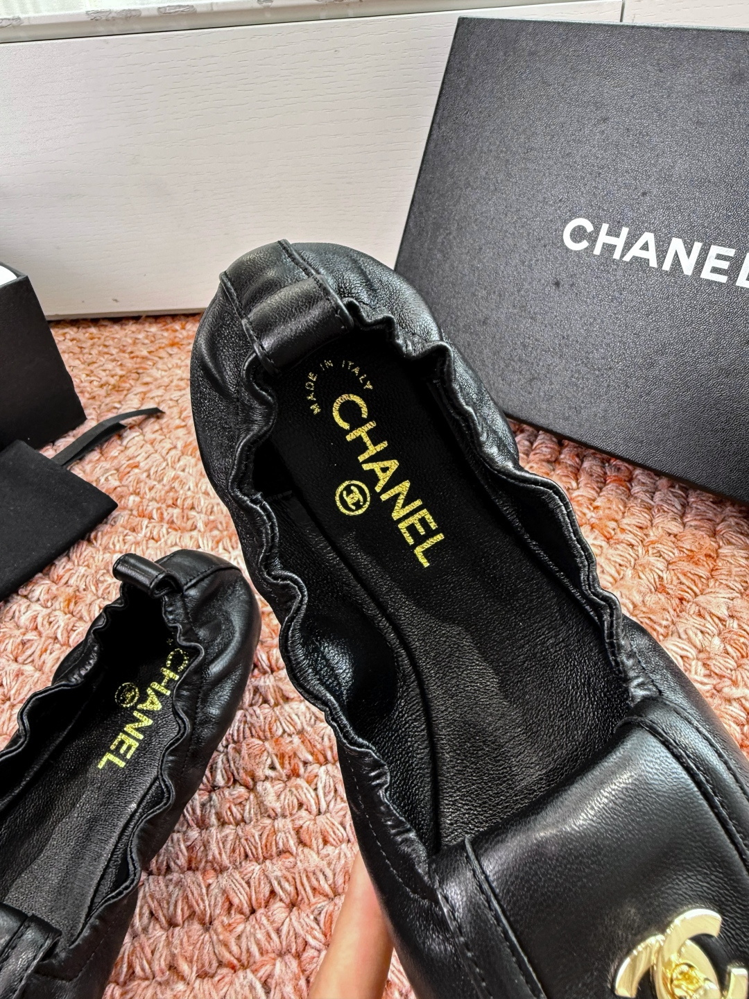 🌾G012😀CHANE*｜小香2026走秀款双C锁扣单鞋凉鞋大方头高跟鞋当巴黎大皇宫的秀场灯光聚焦于足尖