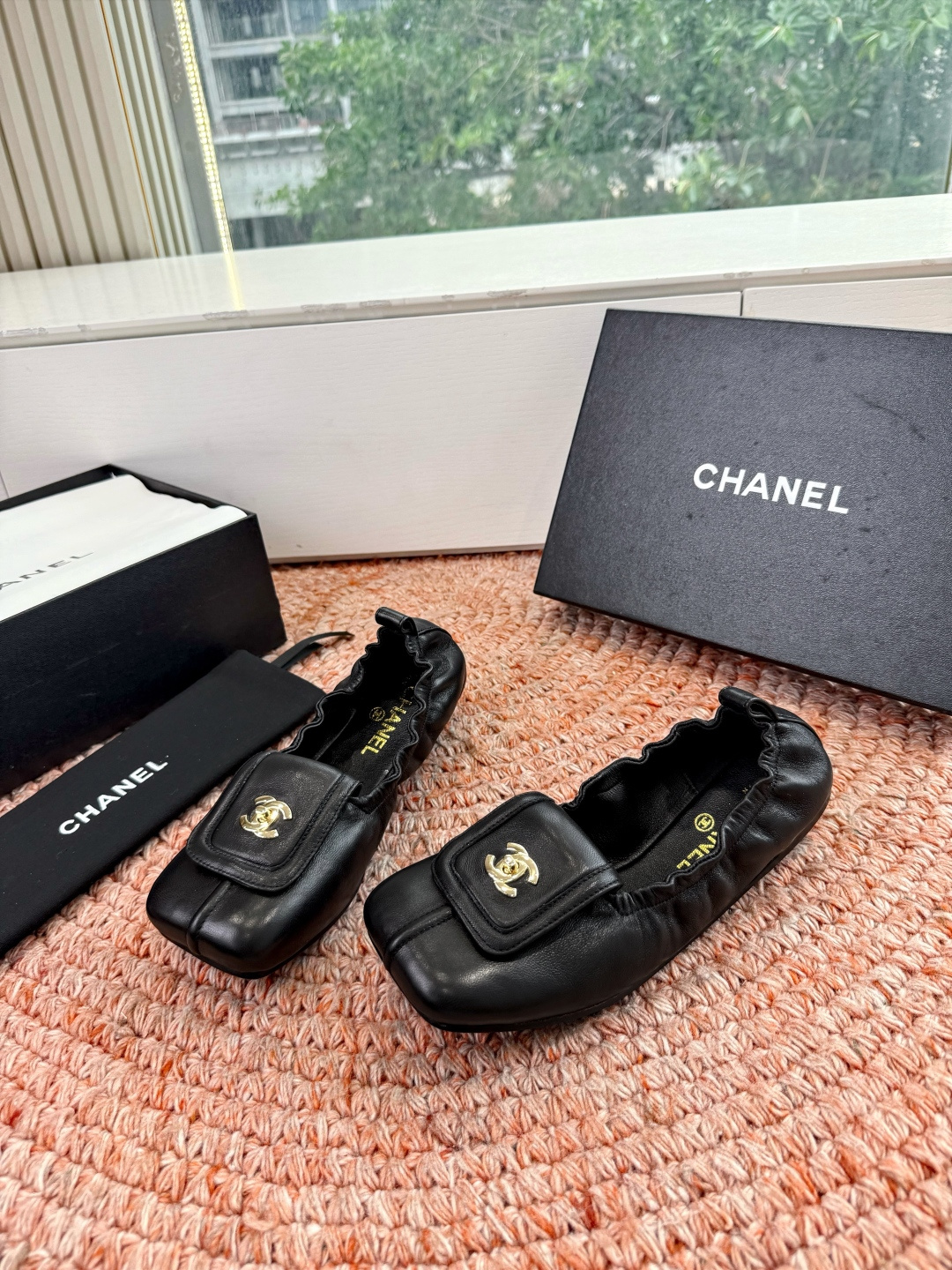 🌾G012😀CHANE*｜小香2026走秀款双C锁扣单鞋凉鞋大方头高跟鞋当巴黎大皇宫的秀场灯光聚焦于足尖