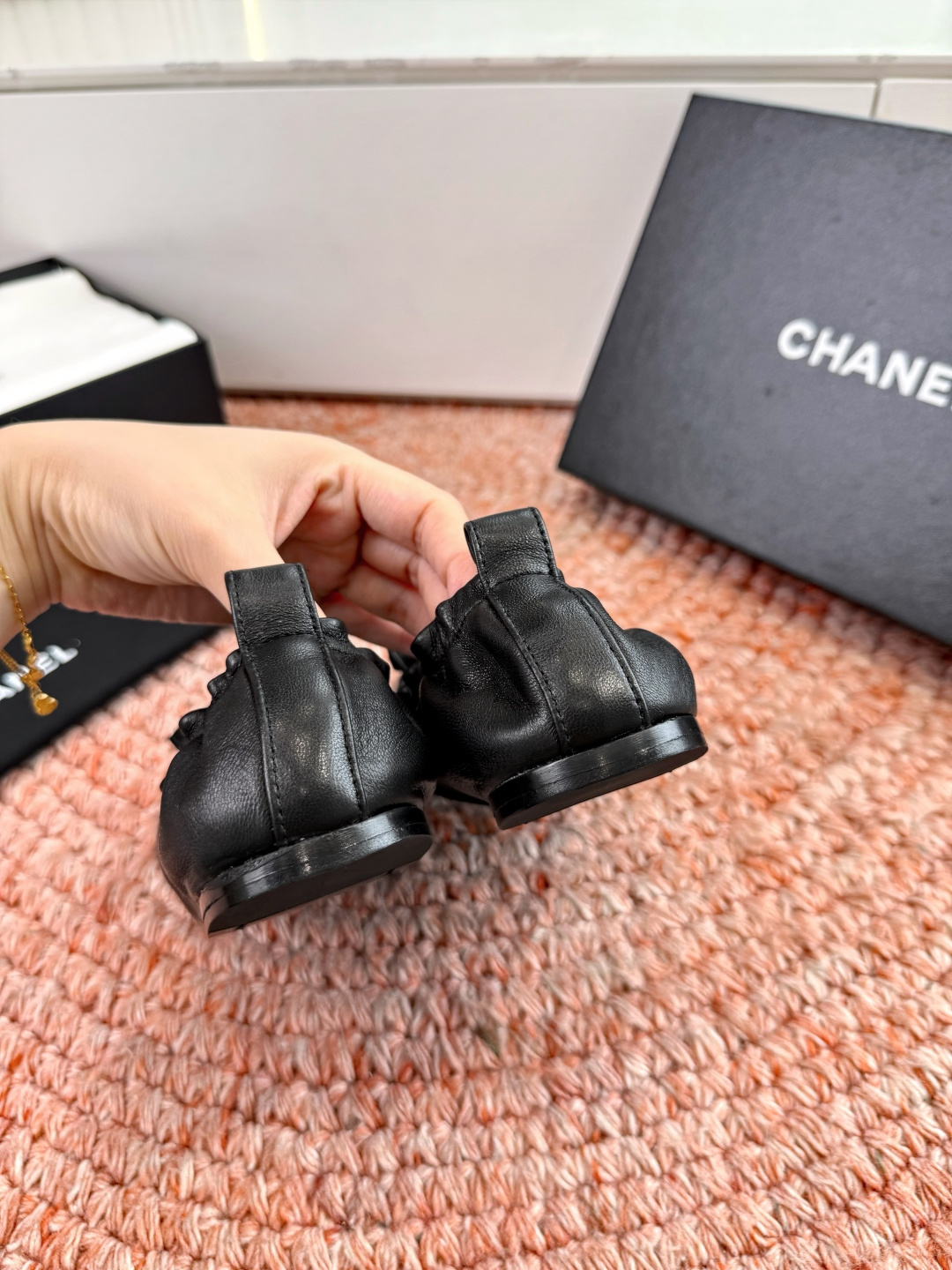 🌾G012😀CHANE*｜小香2026走秀款双C锁扣单鞋凉鞋大方头高跟鞋当巴黎大皇宫的秀场灯光聚焦于足尖