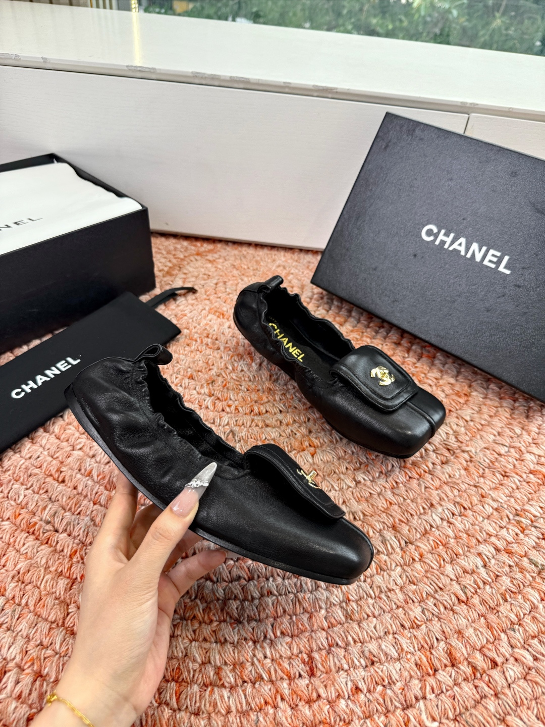 🌾G012😀CHANE*｜小香2026走秀款双C锁扣单鞋凉鞋大方头高跟鞋当巴黎大皇宫的秀场灯光聚焦于足尖