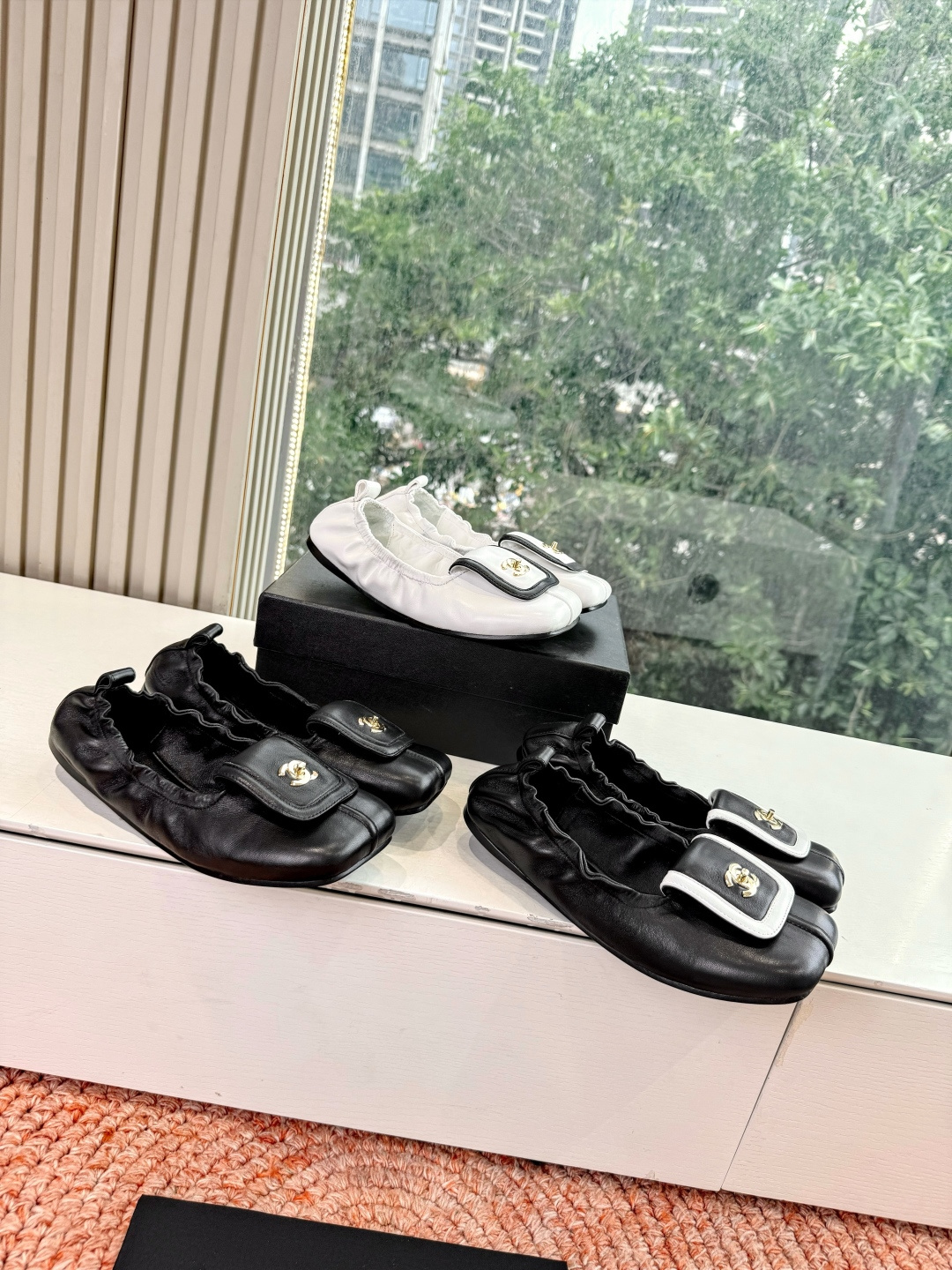 🌾G012😀CHANE*｜小香2026走秀款双C锁扣单鞋凉鞋大方头高跟鞋当巴黎大皇宫的秀场灯光聚焦于足尖