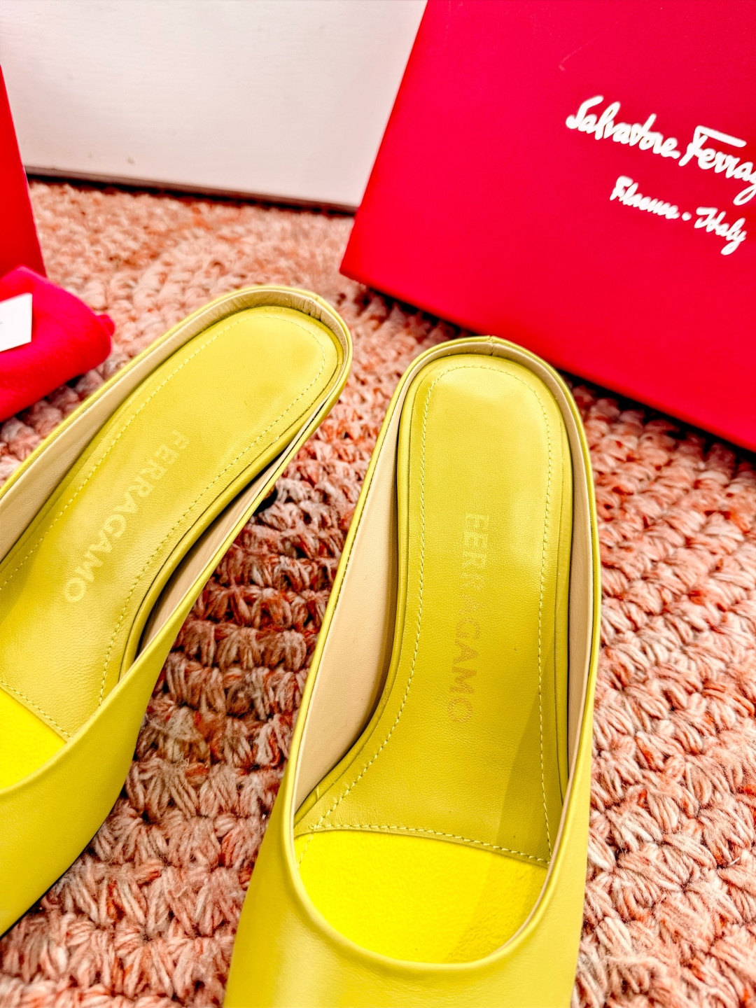 🌾 G238所见即所得代购级 原版一比一复刻顶级FERRAGAMO菲拉格慕女士新版穆勒拖鞋非常百搭，穿着