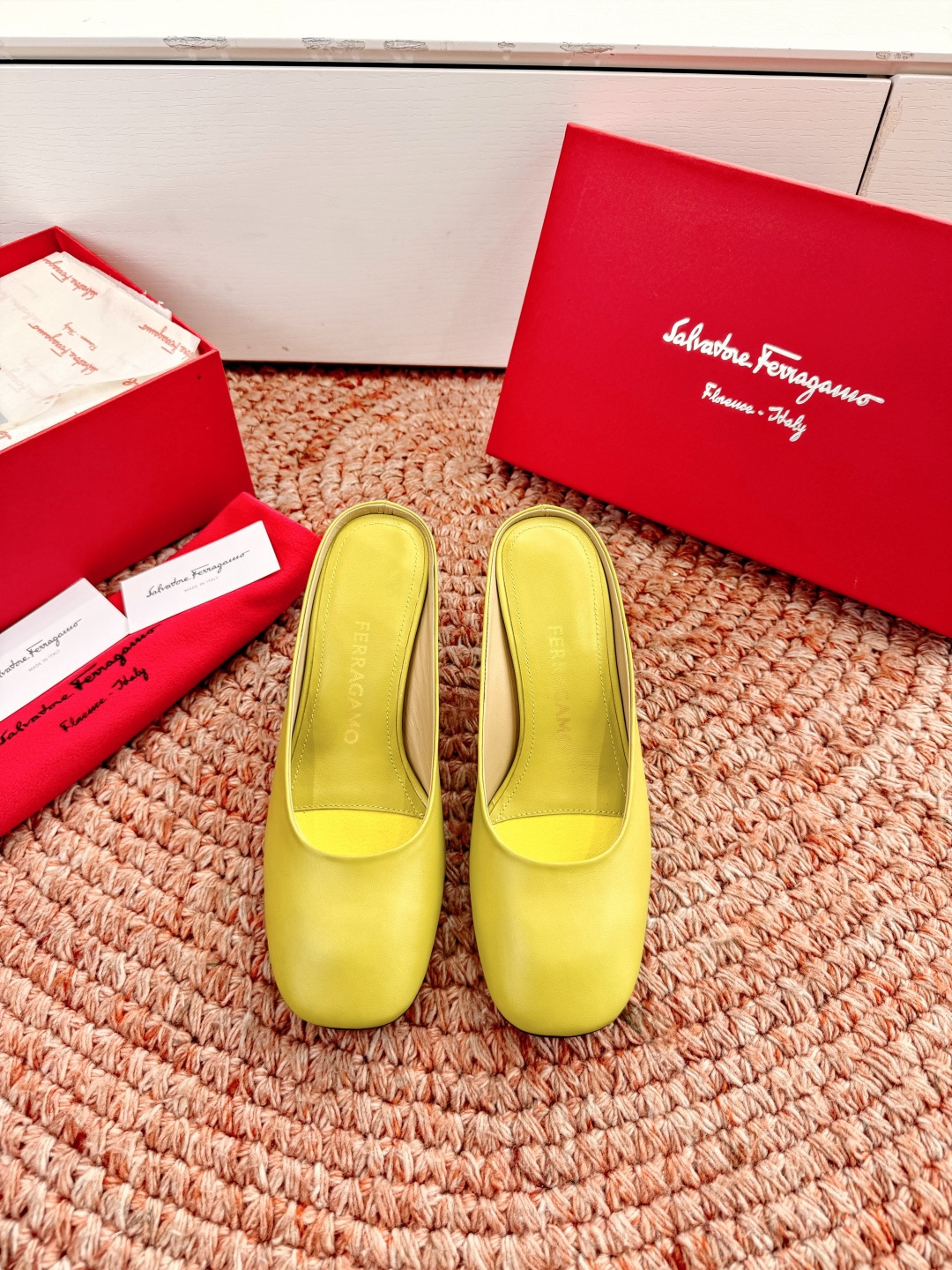 🌾 G238所见即所得代购级 原版一比一复刻顶级FERRAGAMO菲拉格慕女士新版穆勒拖鞋非常百搭，穿着