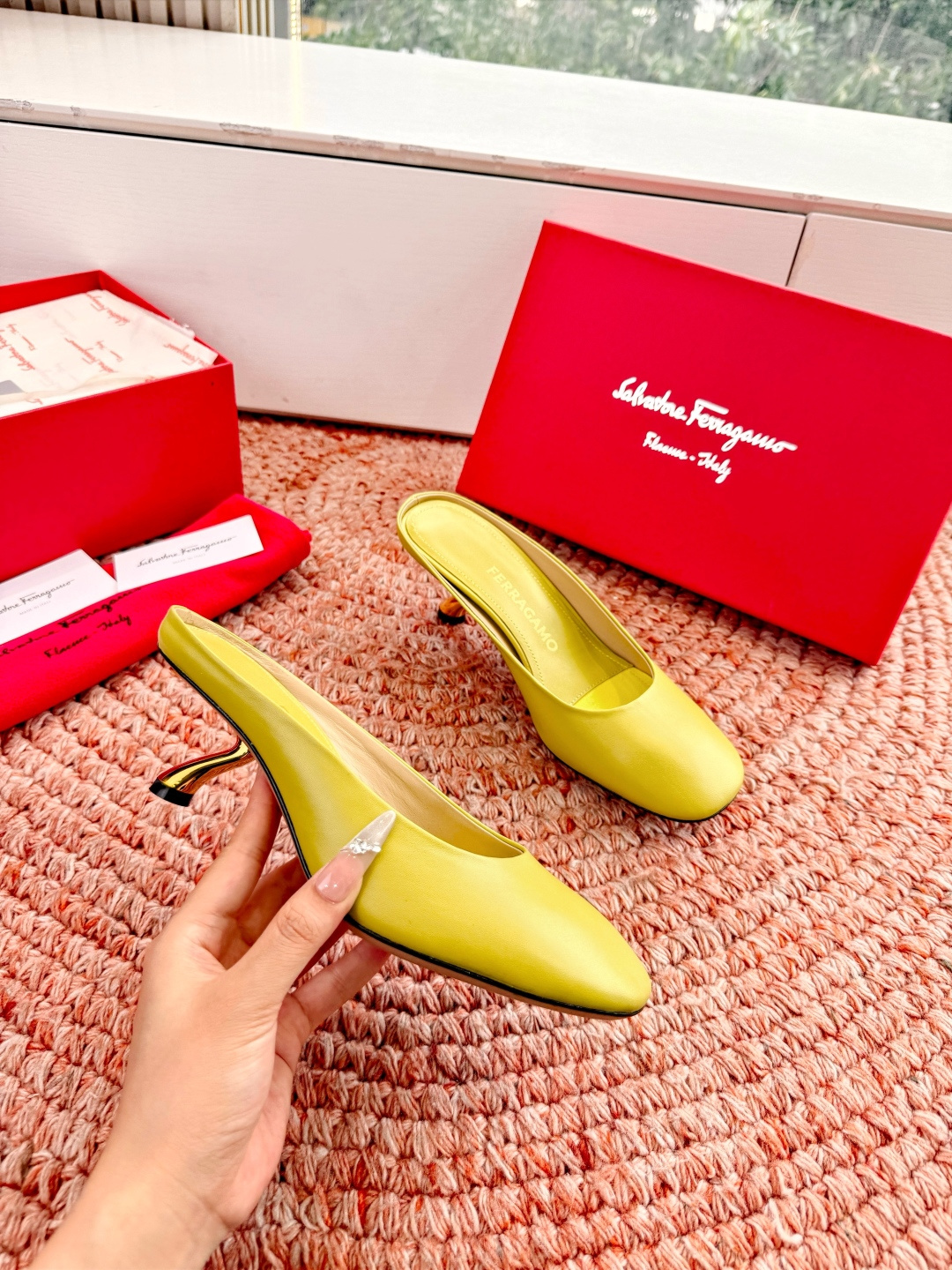🌾 G238所见即所得代购级 原版一比一复刻顶级FERRAGAMO菲拉格慕女士新版穆勒拖鞋非常百搭，穿着