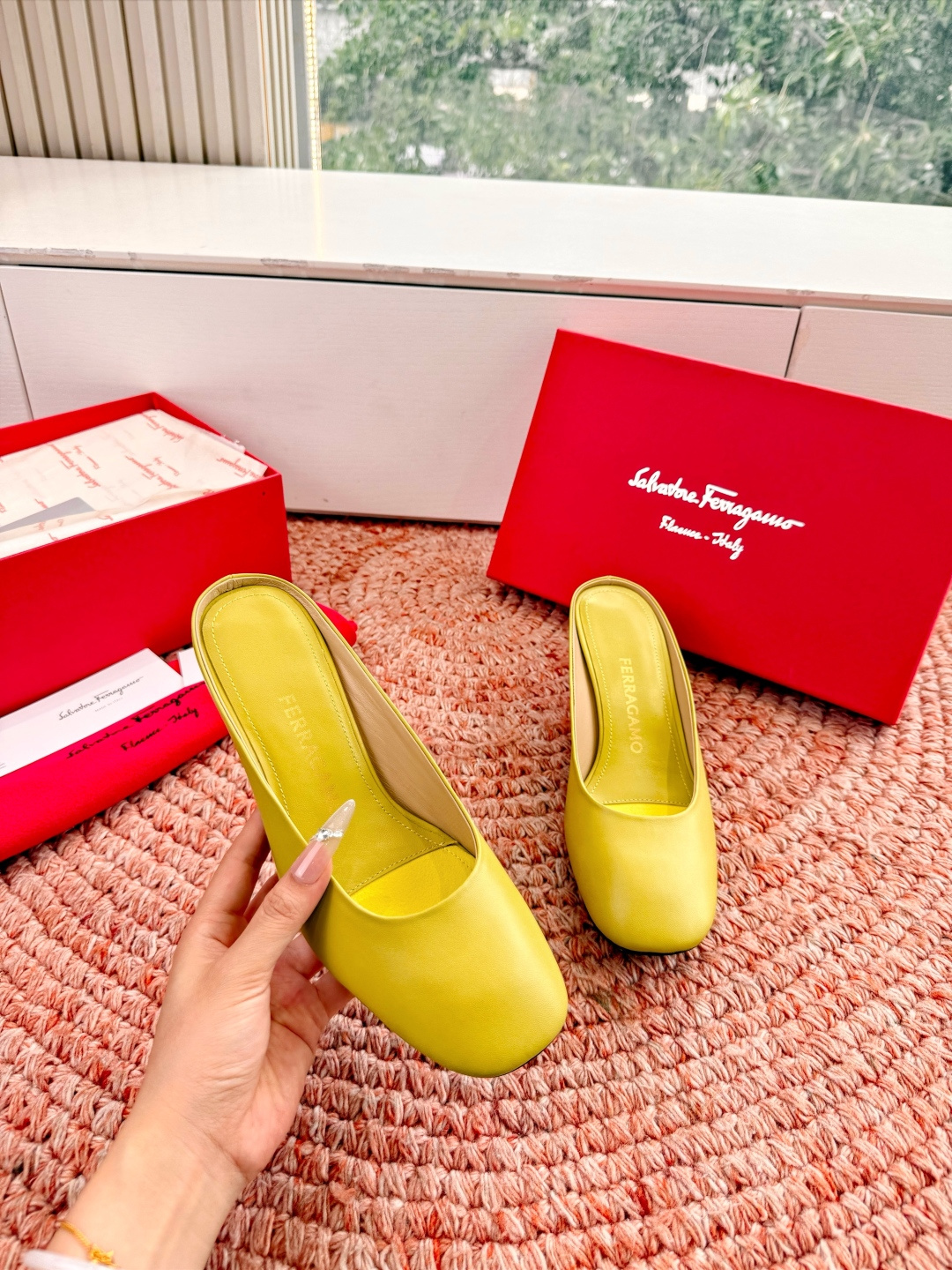 🌾 G238所见即所得代购级 原版一比一复刻顶级FERRAGAMO菲拉格慕女士新版穆勒拖鞋非常百搭，穿着