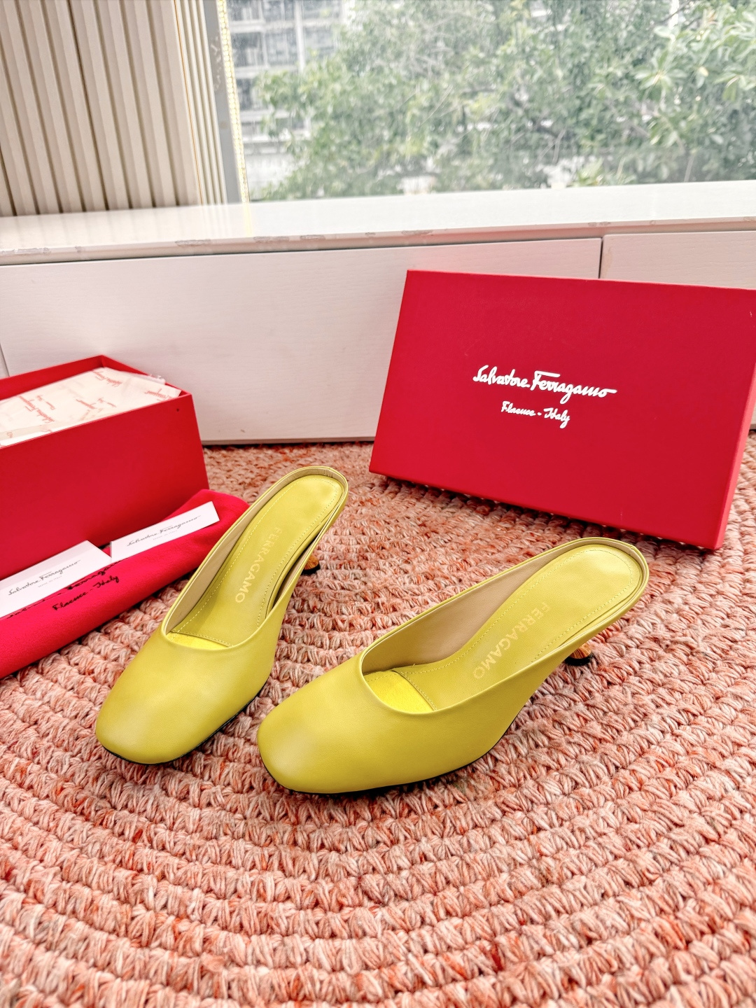 🌾 G238所见即所得代购级 原版一比一复刻顶级FERRAGAMO菲拉格慕女士新版穆勒拖鞋非常百搭，穿着