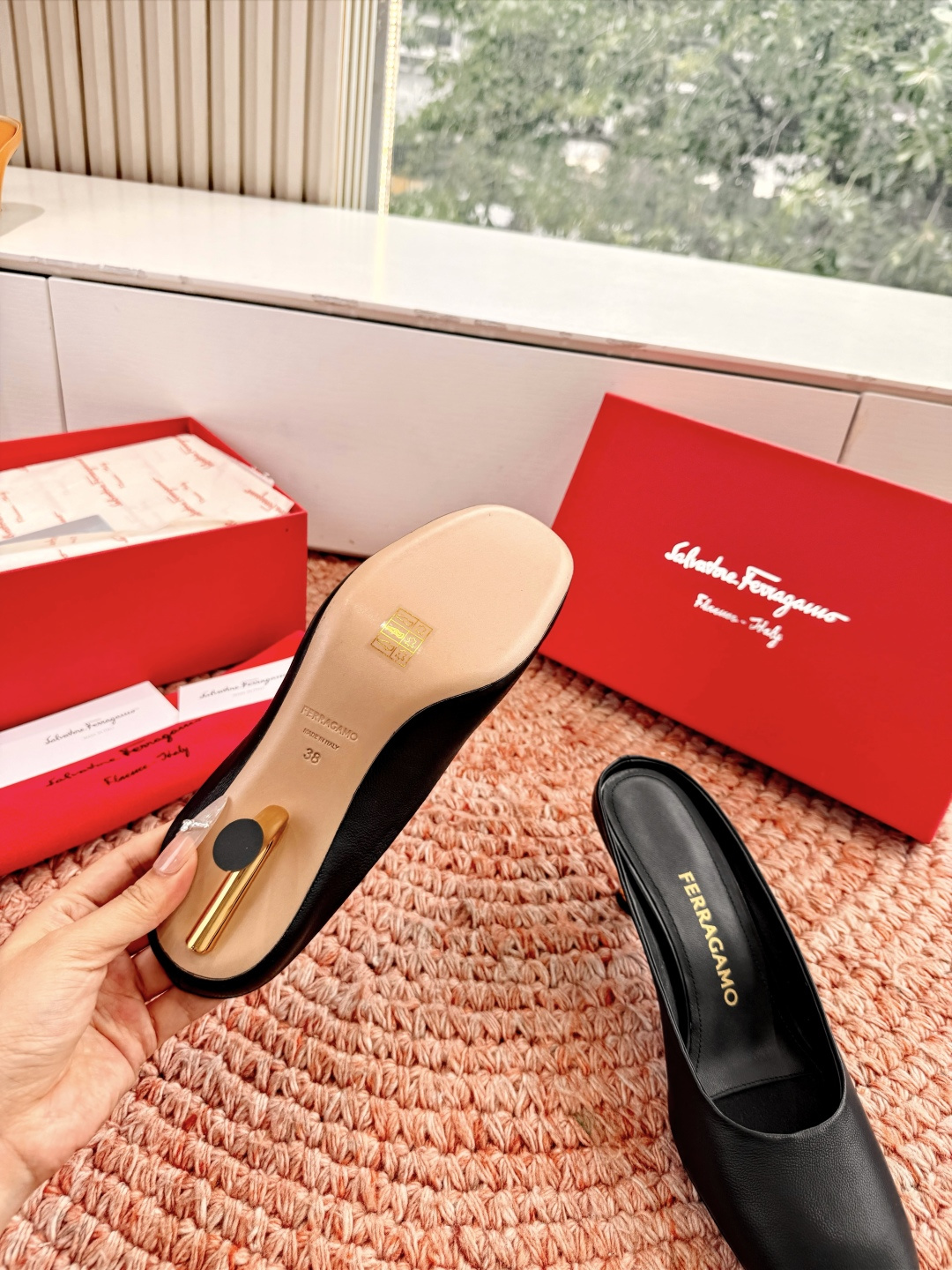 🌾 G238所见即所得代购级 原版一比一复刻顶级FERRAGAMO菲拉格慕女士新版穆勒拖鞋非常百搭，穿着