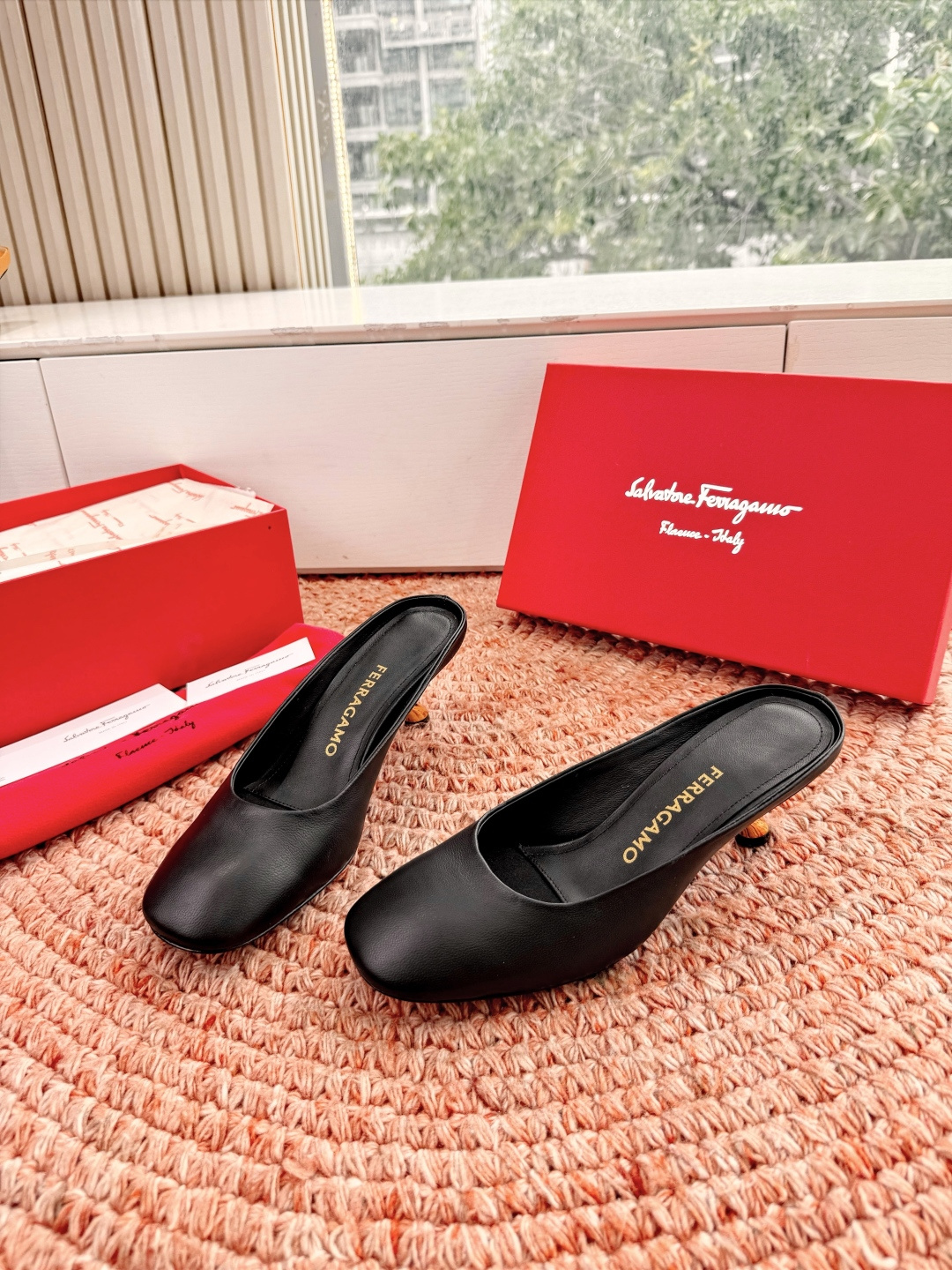 🌾 G238所见即所得代购级 原版一比一复刻顶级FERRAGAMO菲拉格慕女士新版穆勒拖鞋非常百搭，穿着