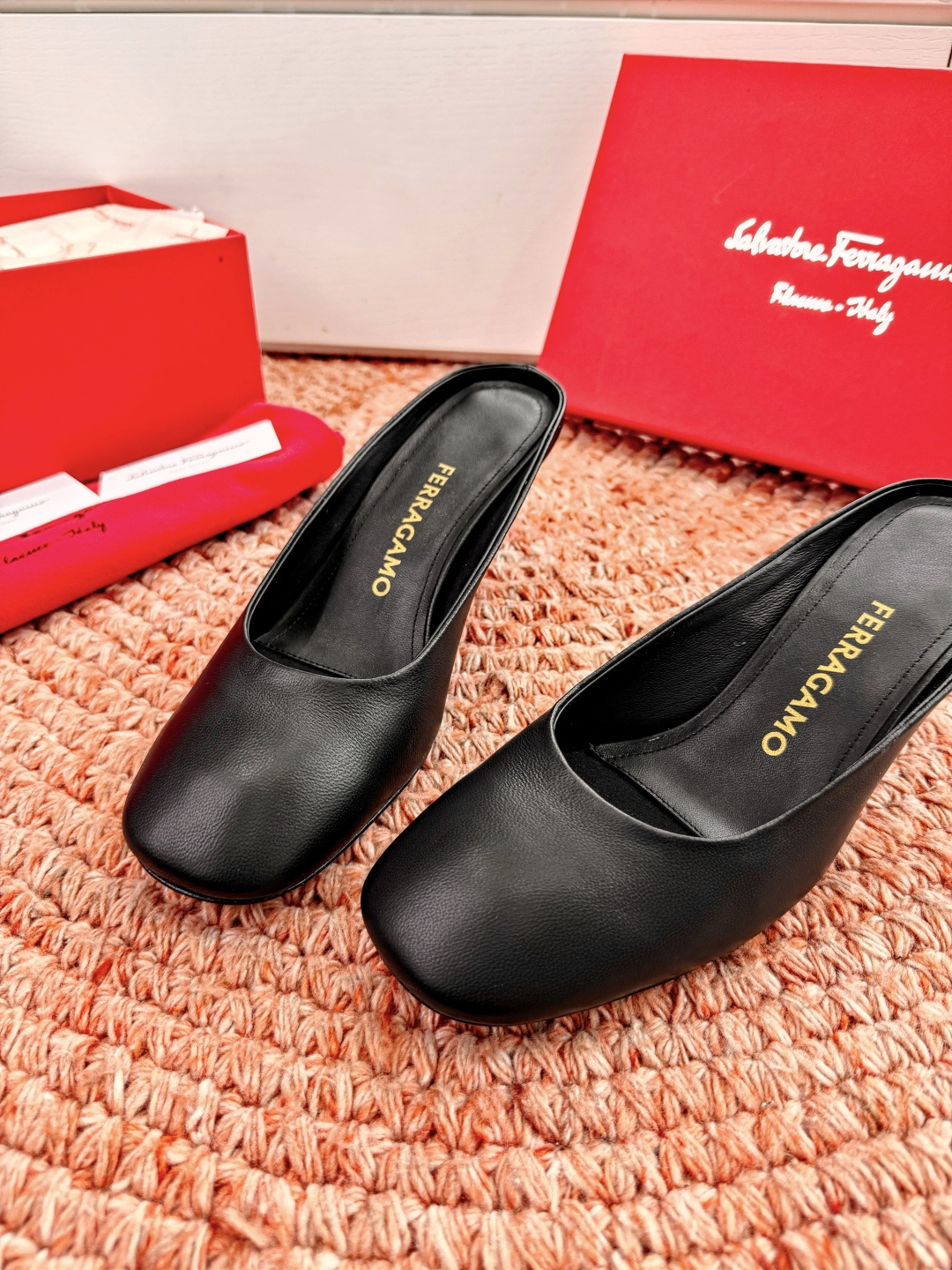 🌾 G238所见即所得代购级 原版一比一复刻顶级FERRAGAMO菲拉格慕女士新版穆勒拖鞋非常百搭，穿着