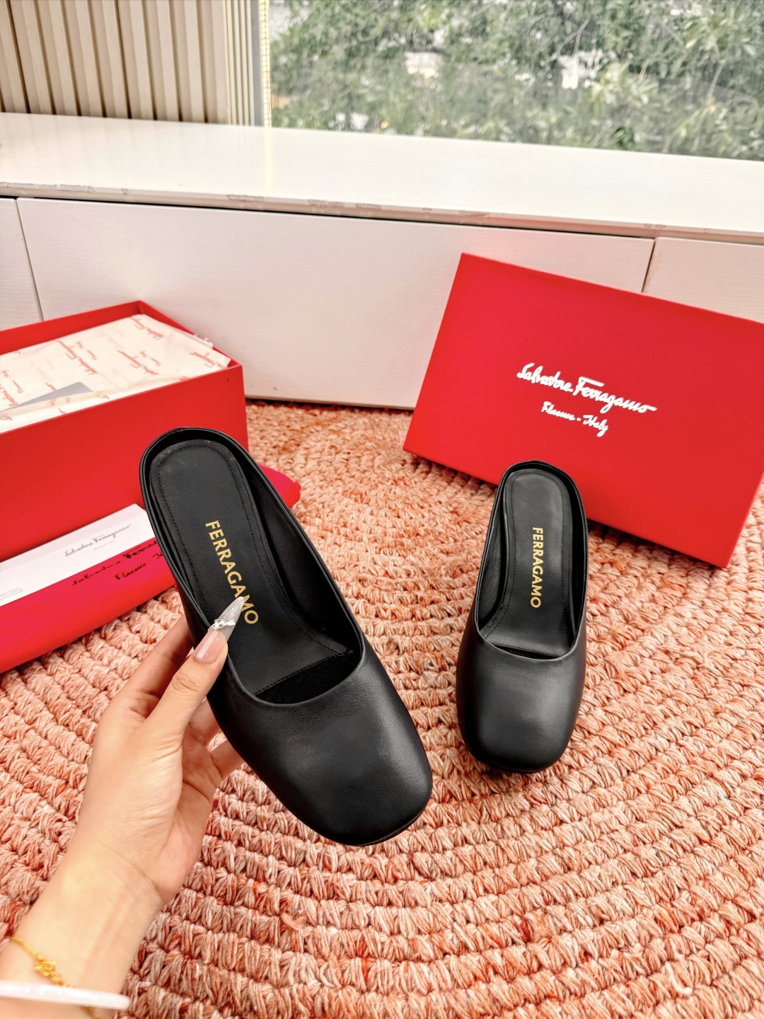 🌾 G238所见即所得代购级 原版一比一复刻顶级FERRAGAMO菲拉格慕女士新版穆勒拖鞋非常百搭，穿着