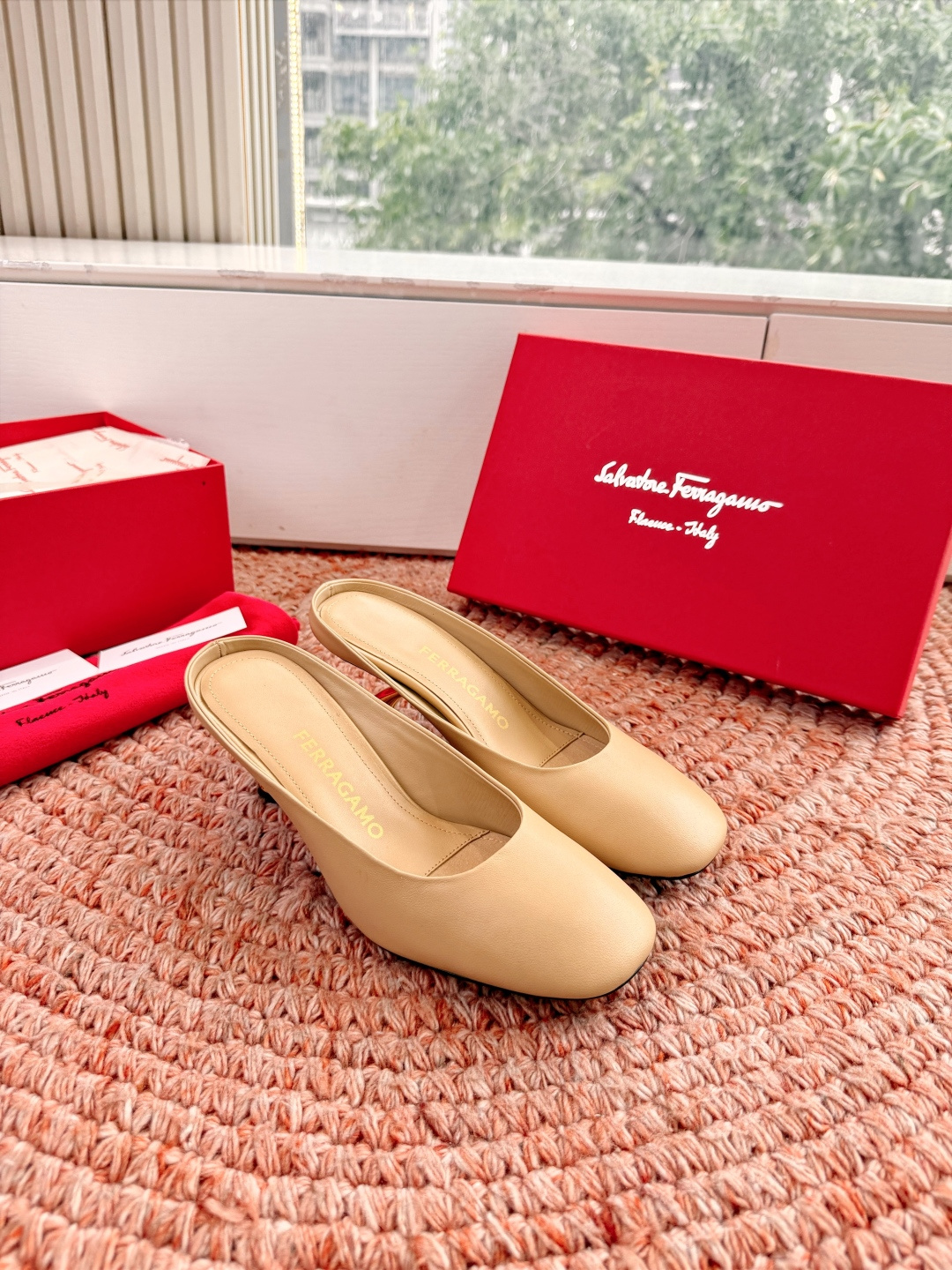 🌾 G238所见即所得代购级 原版一比一复刻顶级FERRAGAMO菲拉格慕女士新版穆勒拖鞋非常百搭，穿着