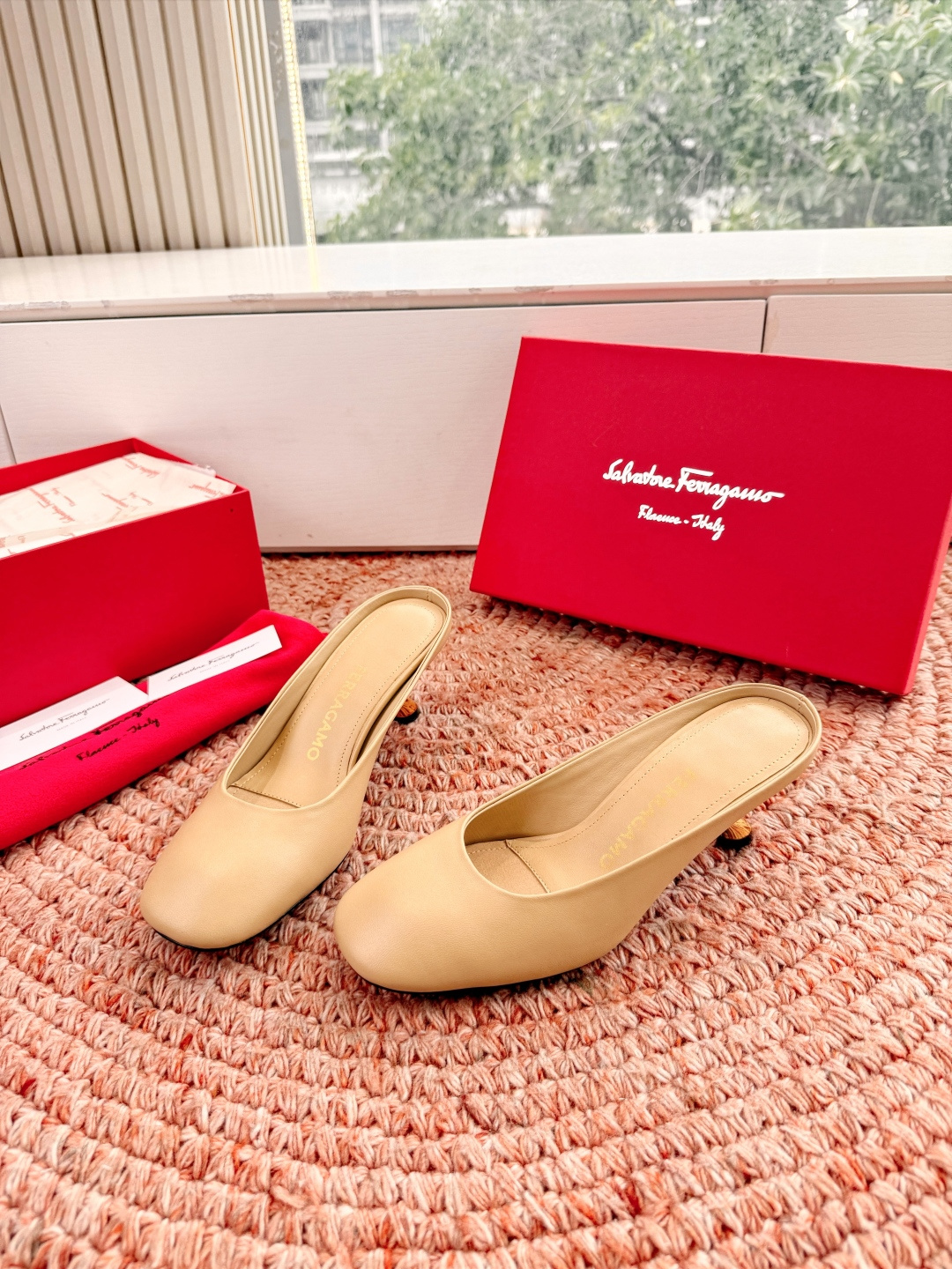 🌾 G238所见即所得代购级 原版一比一复刻顶级FERRAGAMO菲拉格慕女士新版穆勒拖鞋非常百搭，穿着