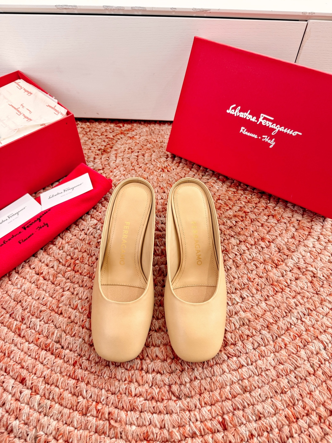 🌾 G238所见即所得代购级 原版一比一复刻顶级FERRAGAMO菲拉格慕女士新版穆勒拖鞋非常百搭，穿着