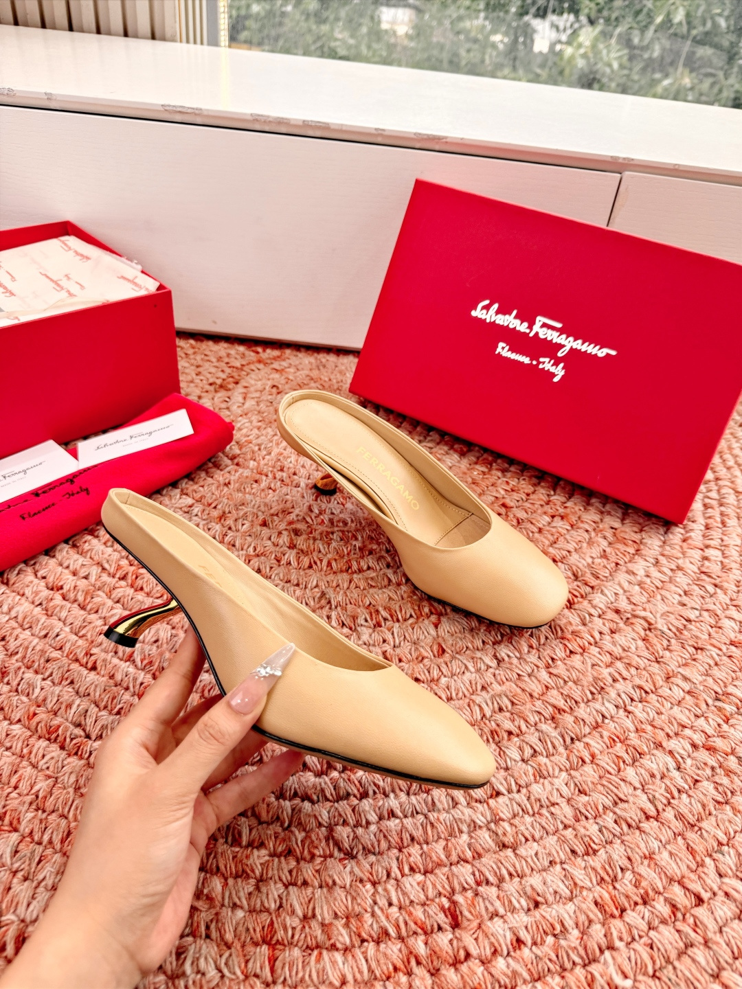 🌾 G238所见即所得代购级 原版一比一复刻顶级FERRAGAMO菲拉格慕女士新版穆勒拖鞋非常百搭，穿着