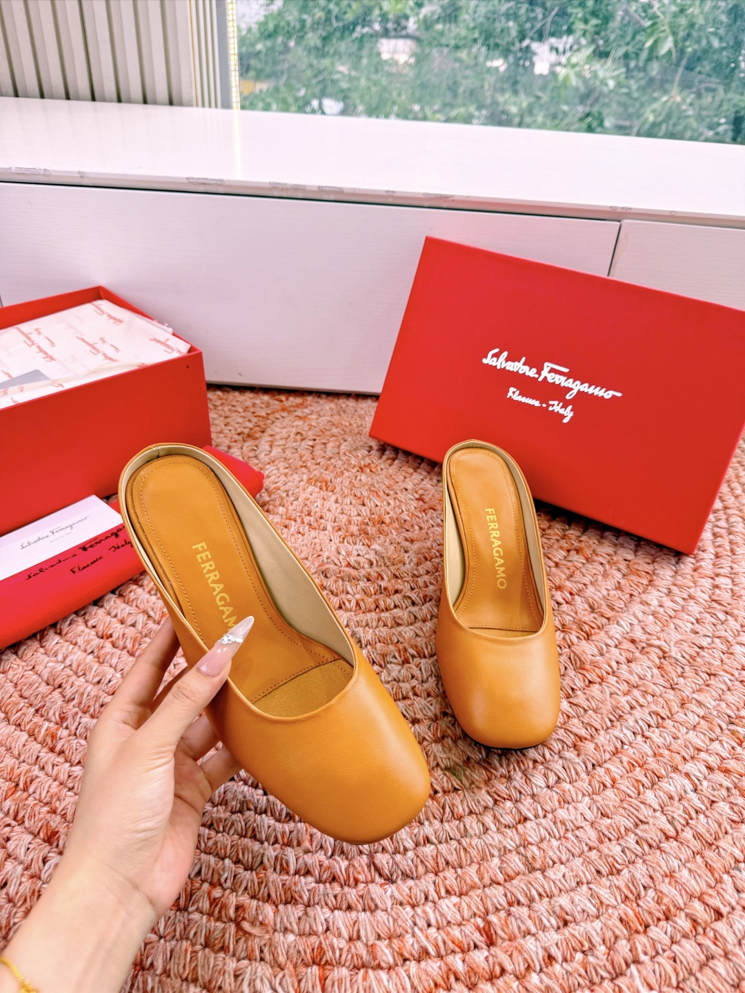 🌾 G238所见即所得代购级 原版一比一复刻顶级FERRAGAMO菲拉格慕女士新版穆勒拖鞋非常百搭，穿着