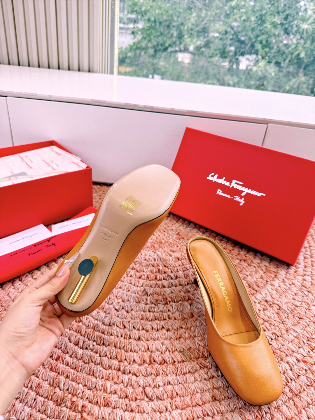 🌾 G238所见即所得代购级 原版一比一复刻顶级FERRAGAMO菲拉格慕女士新版穆勒拖鞋非常百搭，穿着