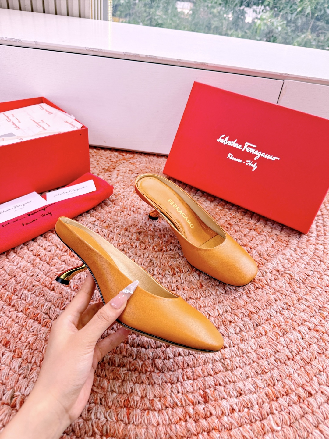 🌾 G238所见即所得代购级 原版一比一复刻顶级FERRAGAMO菲拉格慕女士新版穆勒拖鞋非常百搭，穿着