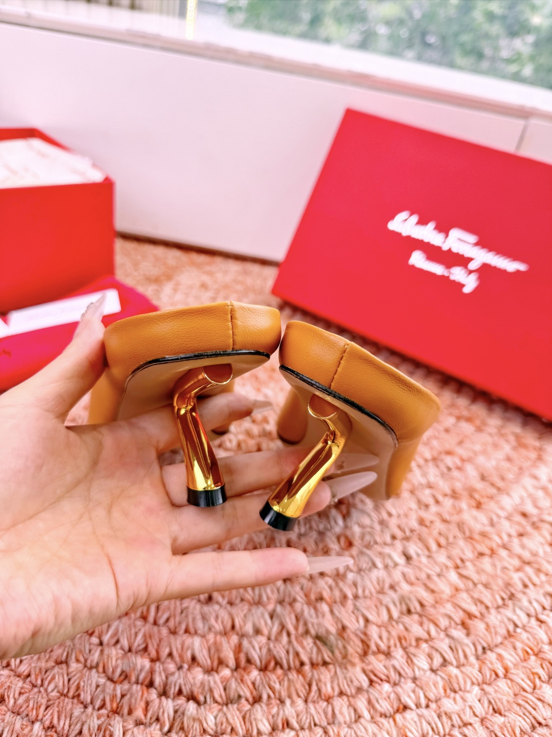 🌾 G238所见即所得代购级 原版一比一复刻顶级FERRAGAMO菲拉格慕女士新版穆勒拖鞋非常百搭，穿着