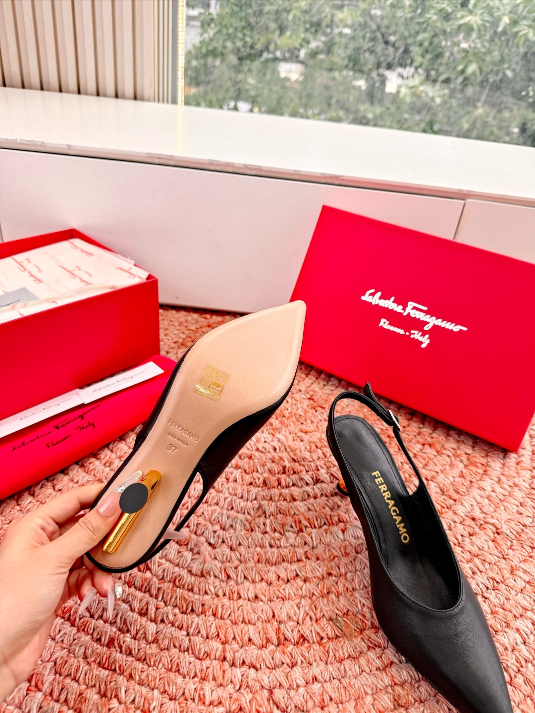 🌾 G238所见即所得代购级 原版一比一复刻顶级FERRAGAMO菲拉格慕女士新版穆勒拖鞋非常百搭，穿着