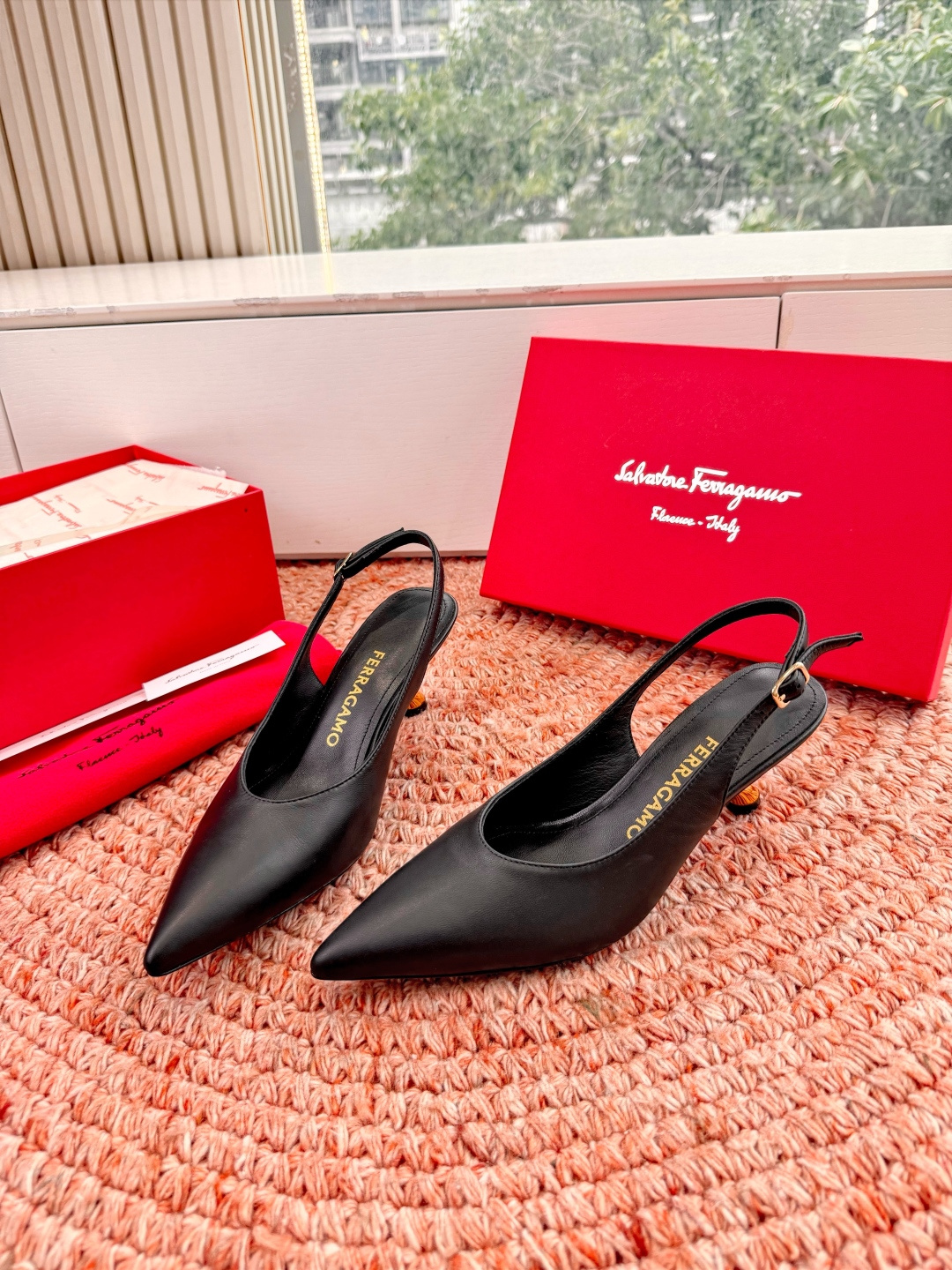 🌾 G238所见即所得代购级 原版一比一复刻顶级FERRAGAMO菲拉格慕女士新版穆勒拖鞋非常百搭，穿着