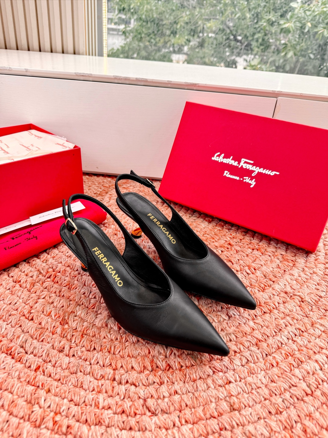 🌾 G238所见即所得代购级 原版一比一复刻顶级FERRAGAMO菲拉格慕女士新版穆勒拖鞋非常百搭，穿着