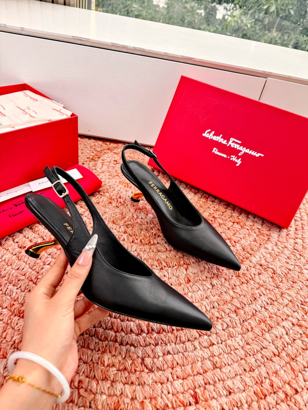 🌾 G238所见即所得代购级 原版一比一复刻顶级FERRAGAMO菲拉格慕女士新版穆勒拖鞋非常百搭，穿着