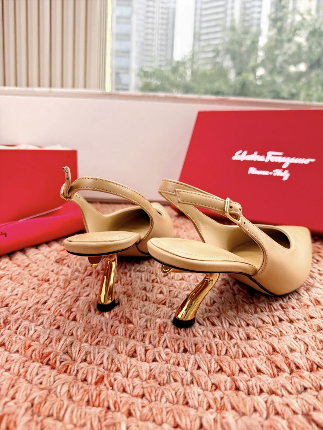 🌾 G238所见即所得代购级 原版一比一复刻顶级FERRAGAMO菲拉格慕女士新版穆勒拖鞋非常百搭，穿着