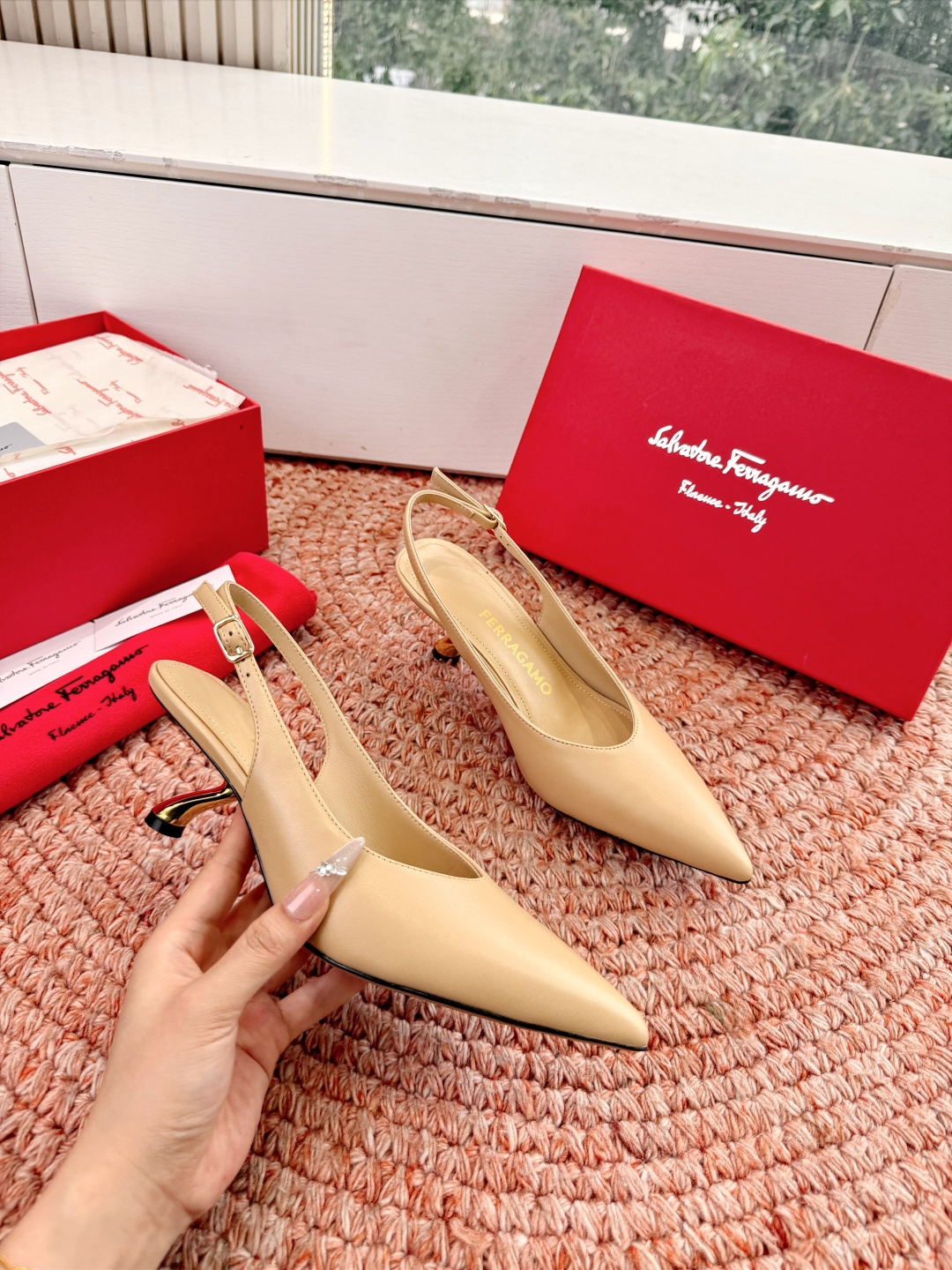 🌾 G238所见即所得代购级 原版一比一复刻顶级FERRAGAMO菲拉格慕女士新版穆勒拖鞋非常百搭，穿着