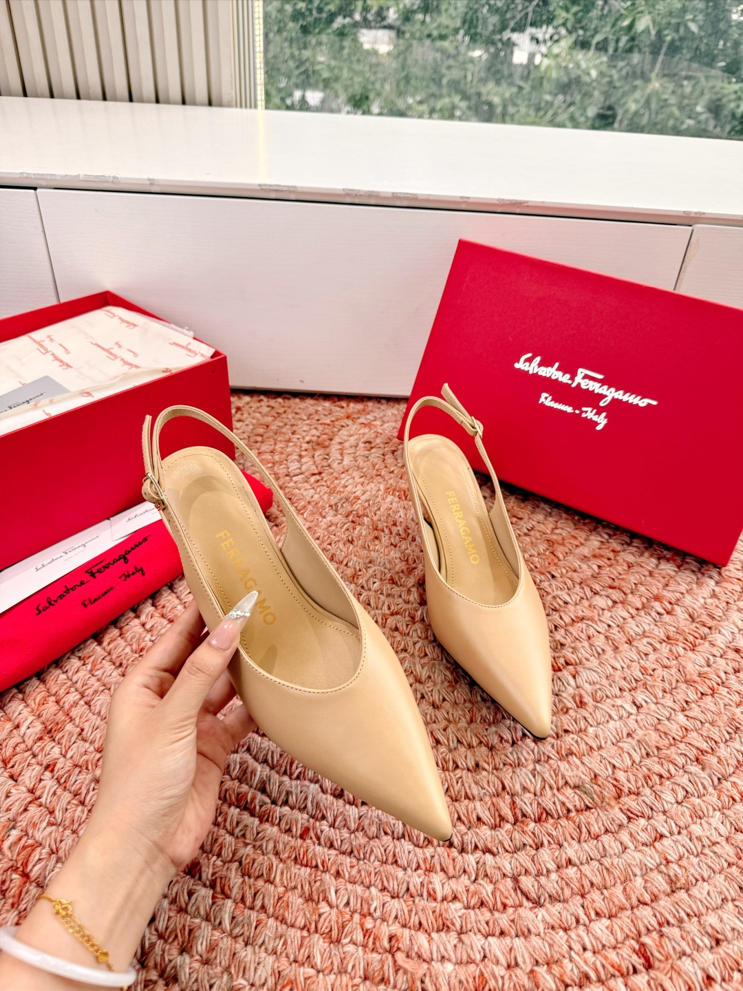 🌾 G238所见即所得代购级 原版一比一复刻顶级FERRAGAMO菲拉格慕女士新版穆勒拖鞋非常百搭，穿着