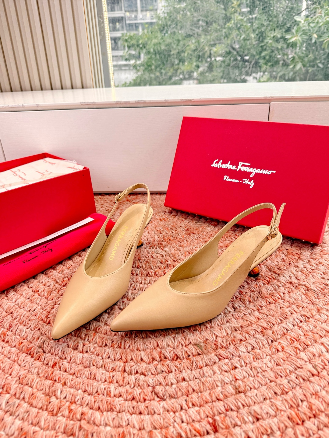 🌾 G238所见即所得代购级 原版一比一复刻顶级FERRAGAMO菲拉格慕女士新版穆勒拖鞋非常百搭，穿着