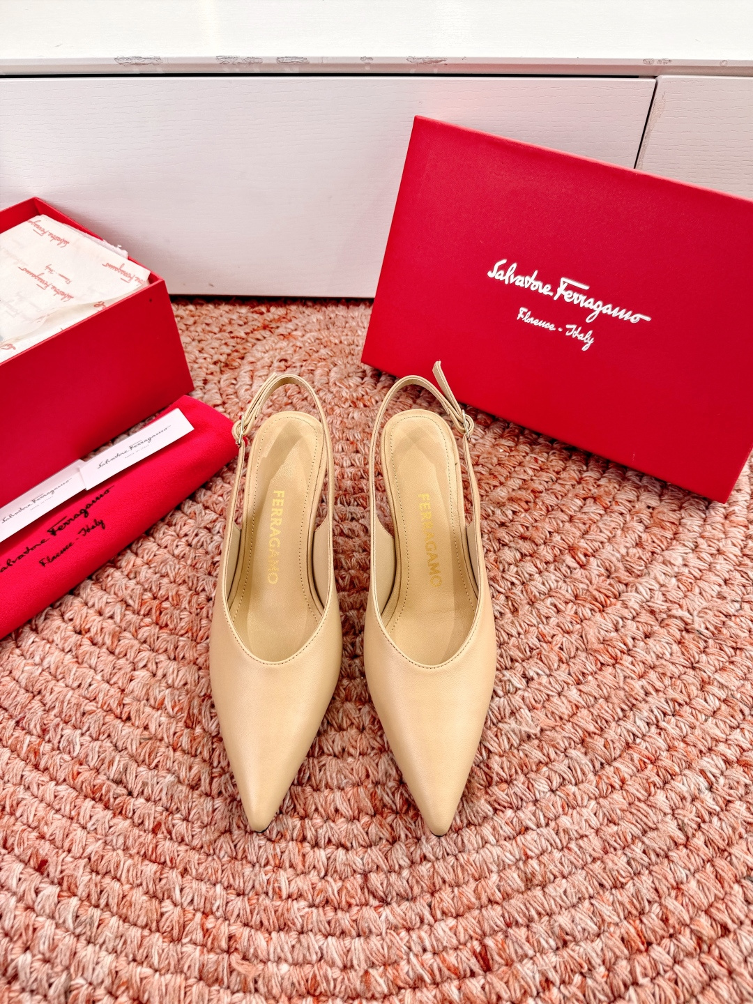 🌾 G238所见即所得代购级 原版一比一复刻顶级FERRAGAMO菲拉格慕女士新版穆勒拖鞋非常百搭，穿着