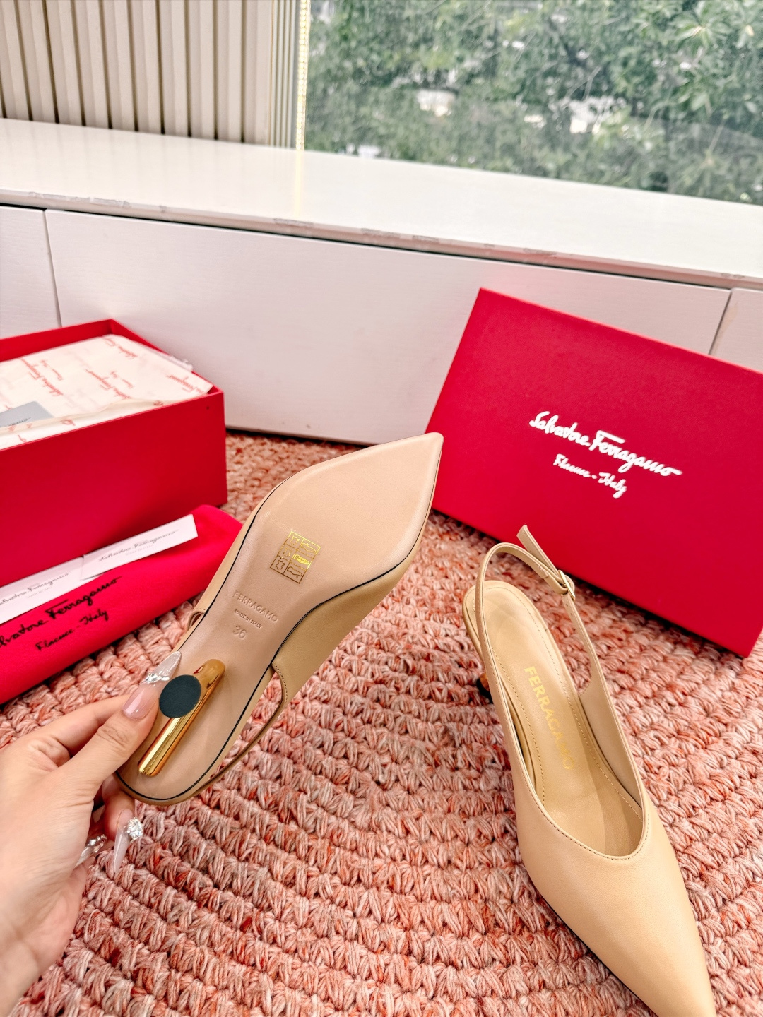 🌾 G238所见即所得代购级 原版一比一复刻顶级FERRAGAMO菲拉格慕女士新版穆勒拖鞋非常百搭，穿着