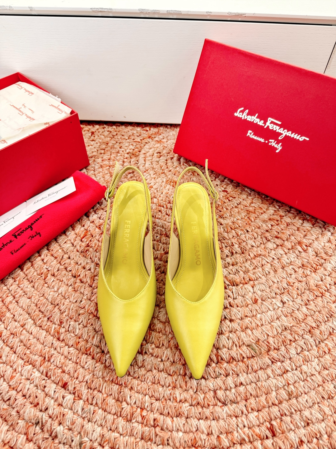 🌾 G238所见即所得代购级 原版一比一复刻顶级FERRAGAMO菲拉格慕女士新版穆勒拖鞋非常百搭，穿着