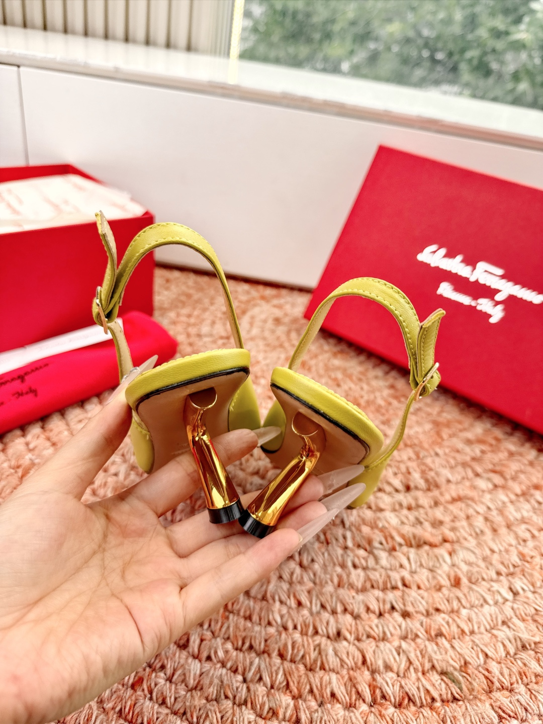 🌾 G238所见即所得代购级 原版一比一复刻顶级FERRAGAMO菲拉格慕女士新版穆勒拖鞋非常百搭，穿着