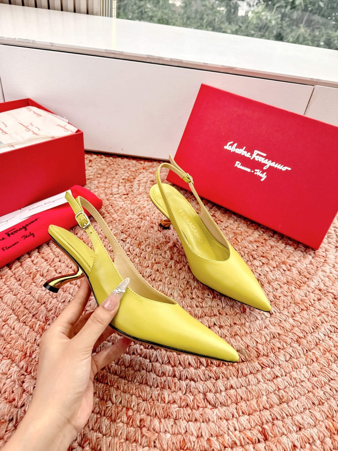 🌾 G238所见即所得代购级 原版一比一复刻顶级FERRAGAMO菲拉格慕女士新版穆勒拖鞋非常百搭，穿着