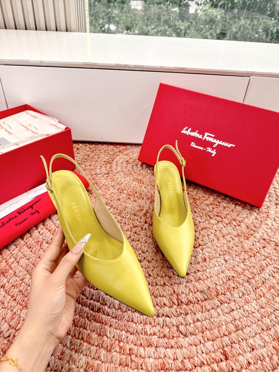 🌾 G238所见即所得代购级 原版一比一复刻顶级FERRAGAMO菲拉格慕女士新版穆勒拖鞋非常百搭，穿着