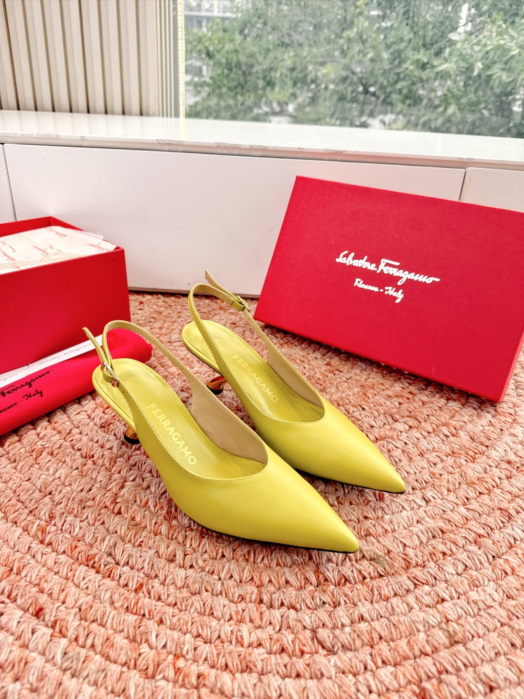 🌾 G238所见即所得代购级 原版一比一复刻顶级FERRAGAMO菲拉格慕女士新版穆勒拖鞋非常百搭，穿着