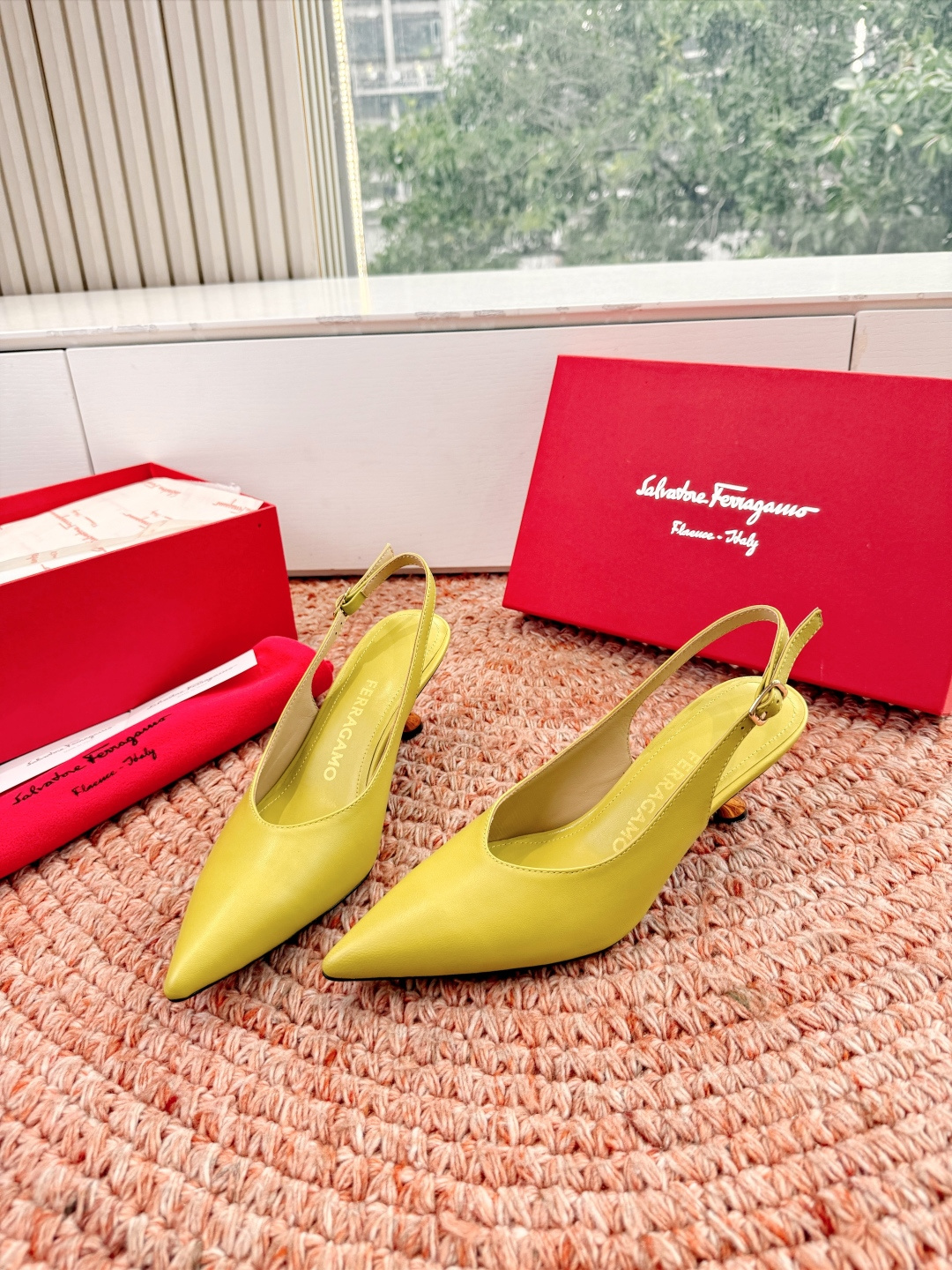 🌾 G238所见即所得代购级 原版一比一复刻顶级FERRAGAMO菲拉格慕女士新版穆勒拖鞋非常百搭，穿着