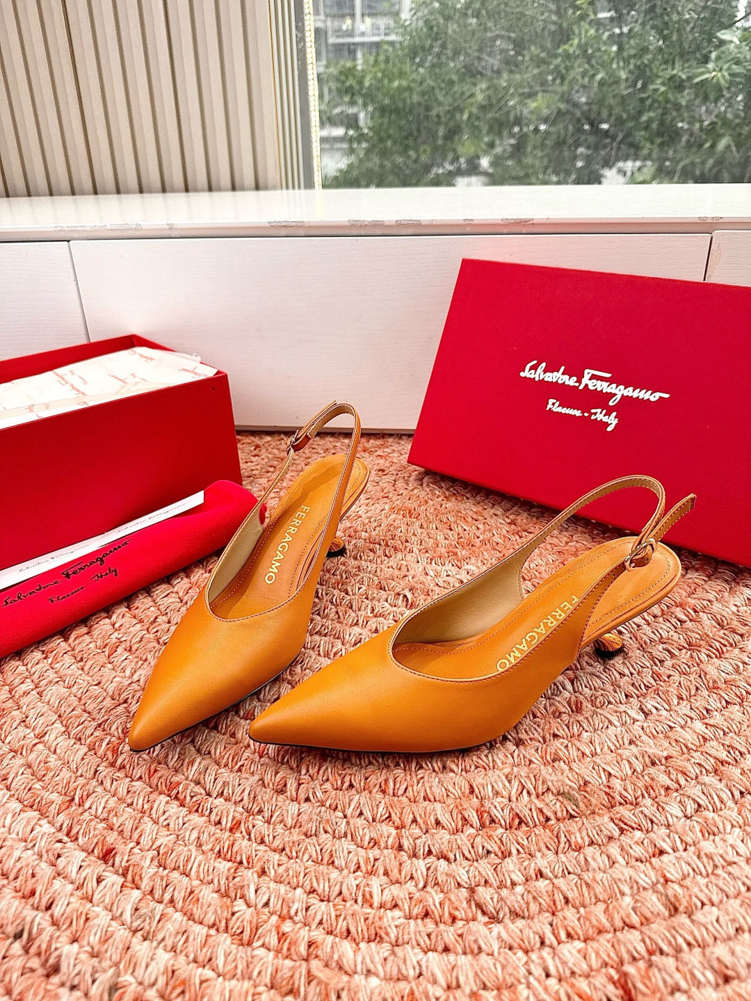 🌾 G238所见即所得代购级 原版一比一复刻顶级FERRAGAMO菲拉格慕女士新版穆勒拖鞋非常百搭，穿着