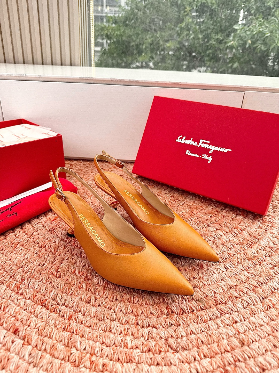 🌾 G238所见即所得代购级 原版一比一复刻顶级FERRAGAMO菲拉格慕女士新版穆勒拖鞋非常百搭，穿着