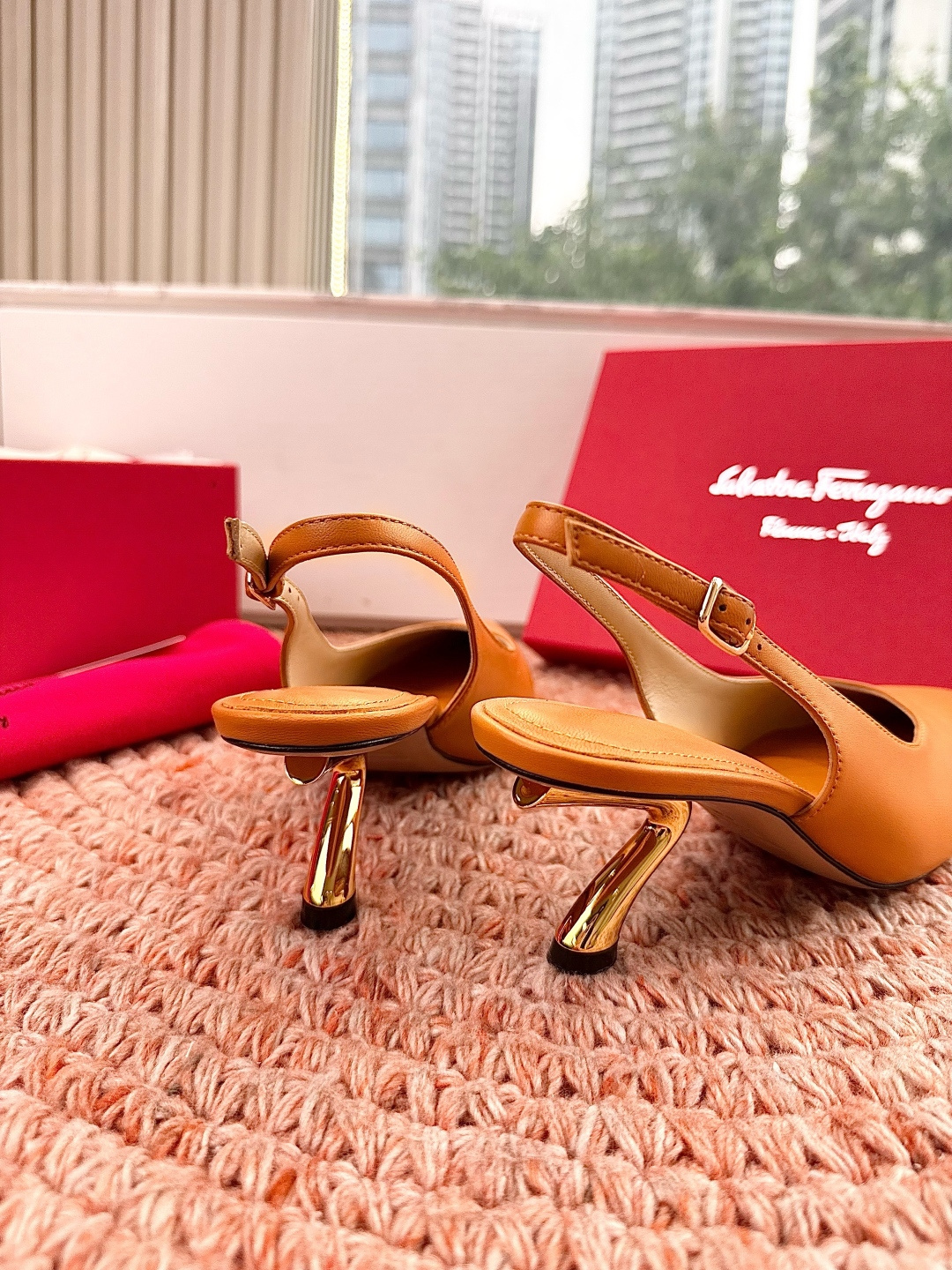 🌾 G238所见即所得代购级 原版一比一复刻顶级FERRAGAMO菲拉格慕女士新版穆勒拖鞋非常百搭，穿着