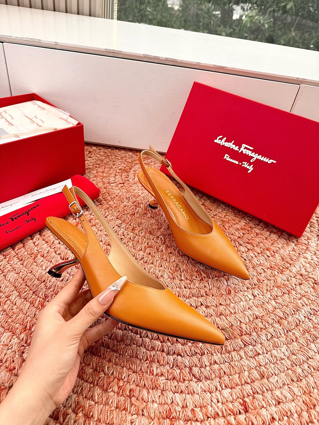 🌾 G238所见即所得代购级 原版一比一复刻顶级FERRAGAMO菲拉格慕女士新版穆勒拖鞋非常百搭，穿着