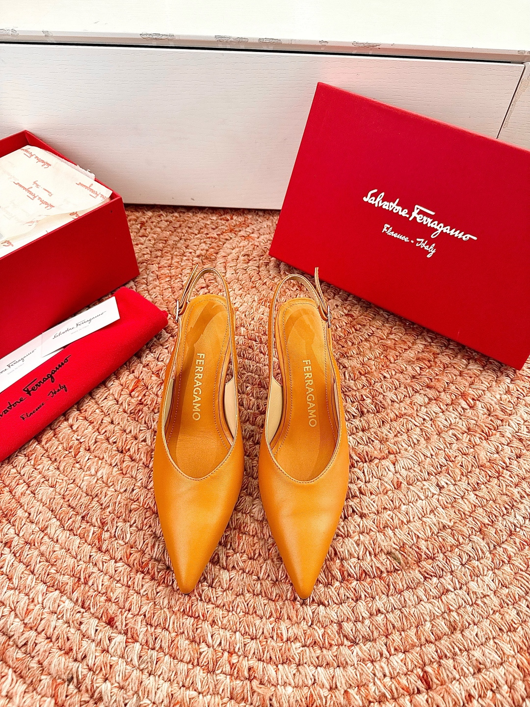 🌾 G238所见即所得代购级 原版一比一复刻顶级FERRAGAMO菲拉格慕女士新版穆勒拖鞋非常百搭，穿着