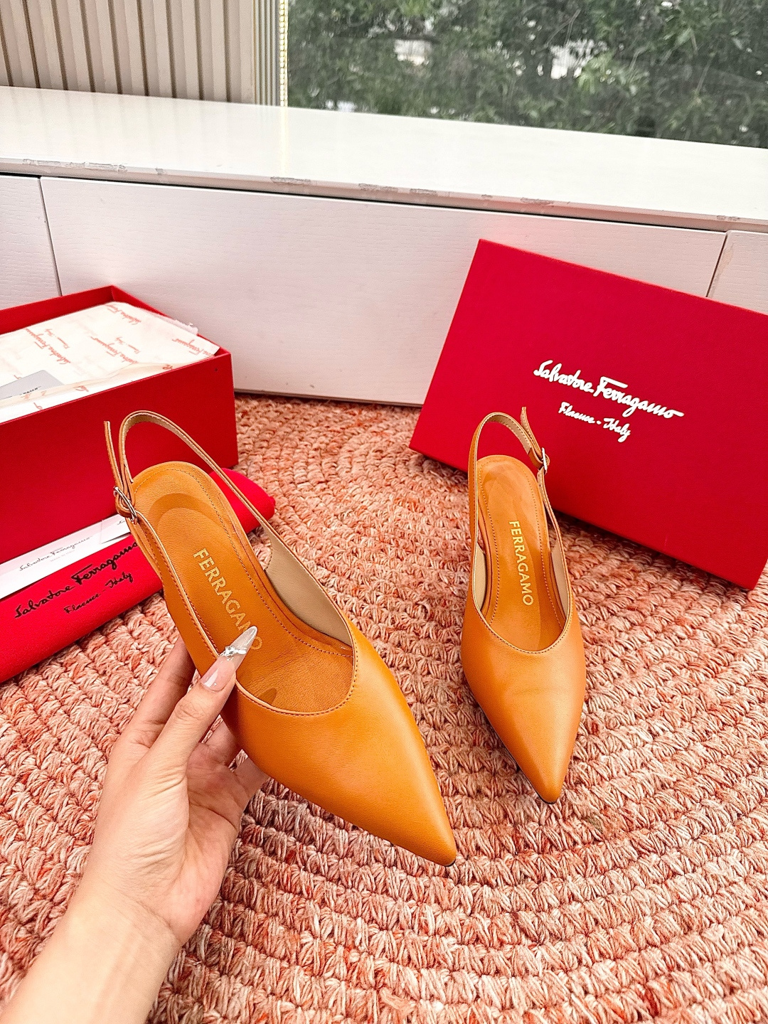 🌾 G238所见即所得代购级 原版一比一复刻顶级FERRAGAMO菲拉格慕女士新版穆勒拖鞋非常百搭，穿着