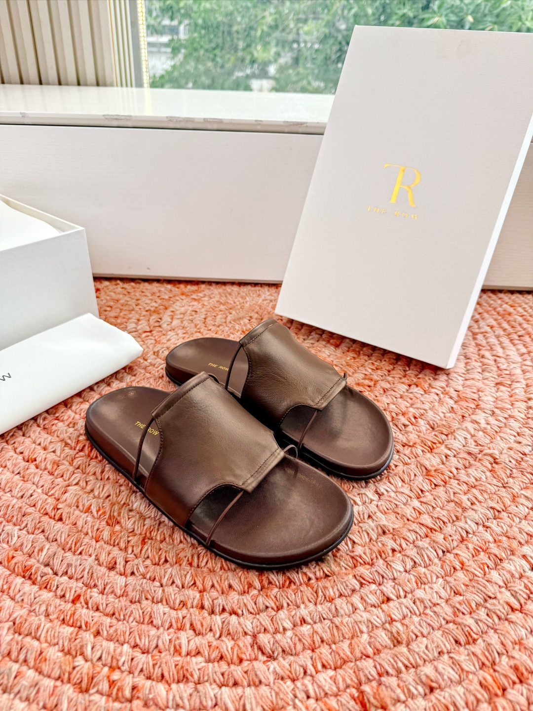 🌾G679所见即所得The row2026新款拖鞋凉鞋会看到会做到这么精细、而且对脚的包容性特别强，把脚