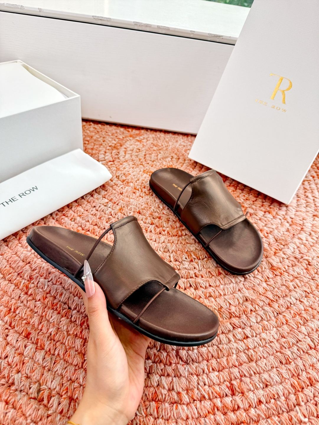 🌾G679所见即所得The row2026新款拖鞋凉鞋会看到会做到这么精细、而且对脚的包容性特别强，把脚