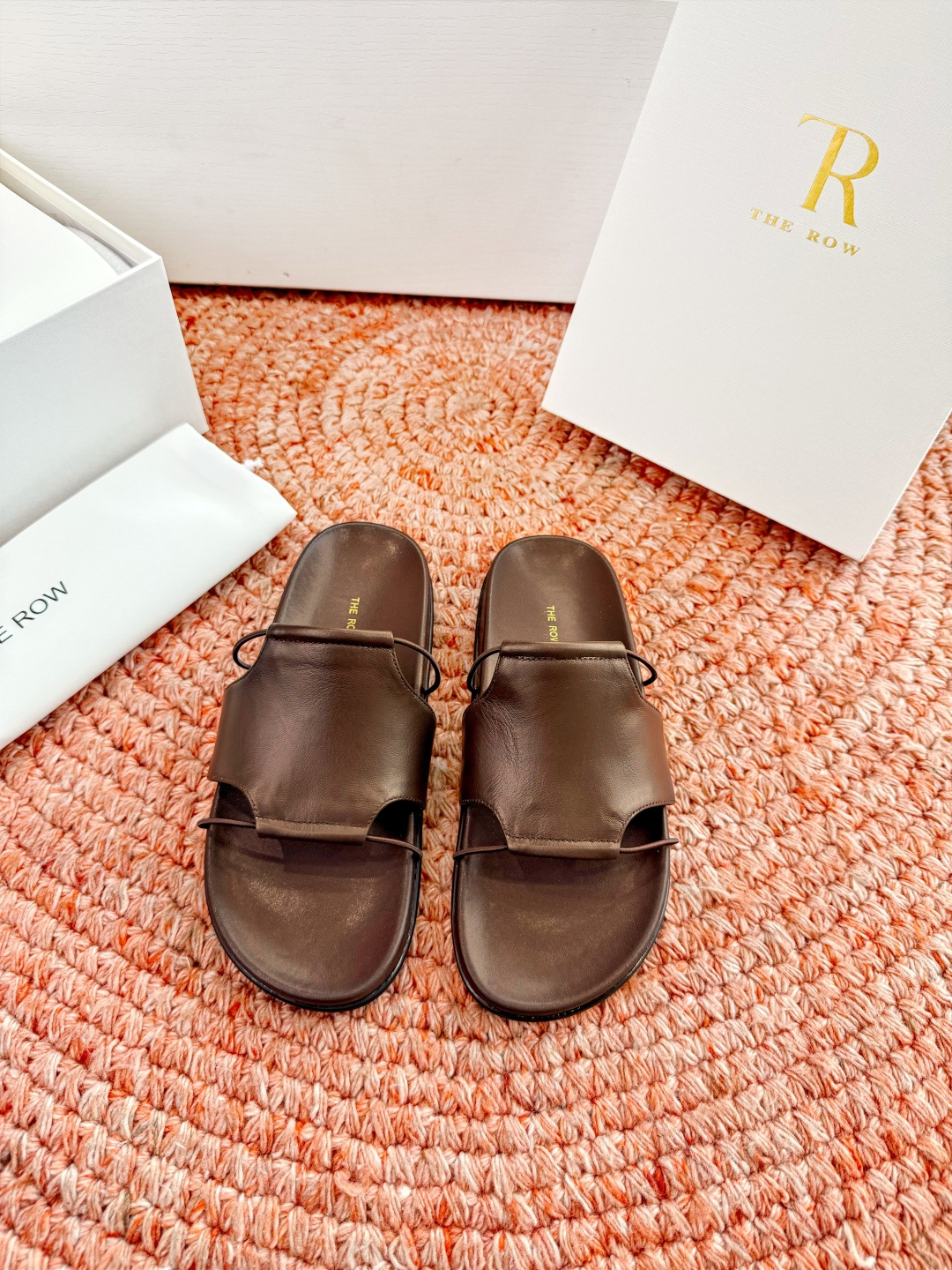 🌾G679所见即所得The row2026新款拖鞋凉鞋会看到会做到这么精细、而且对脚的包容性特别强，把脚