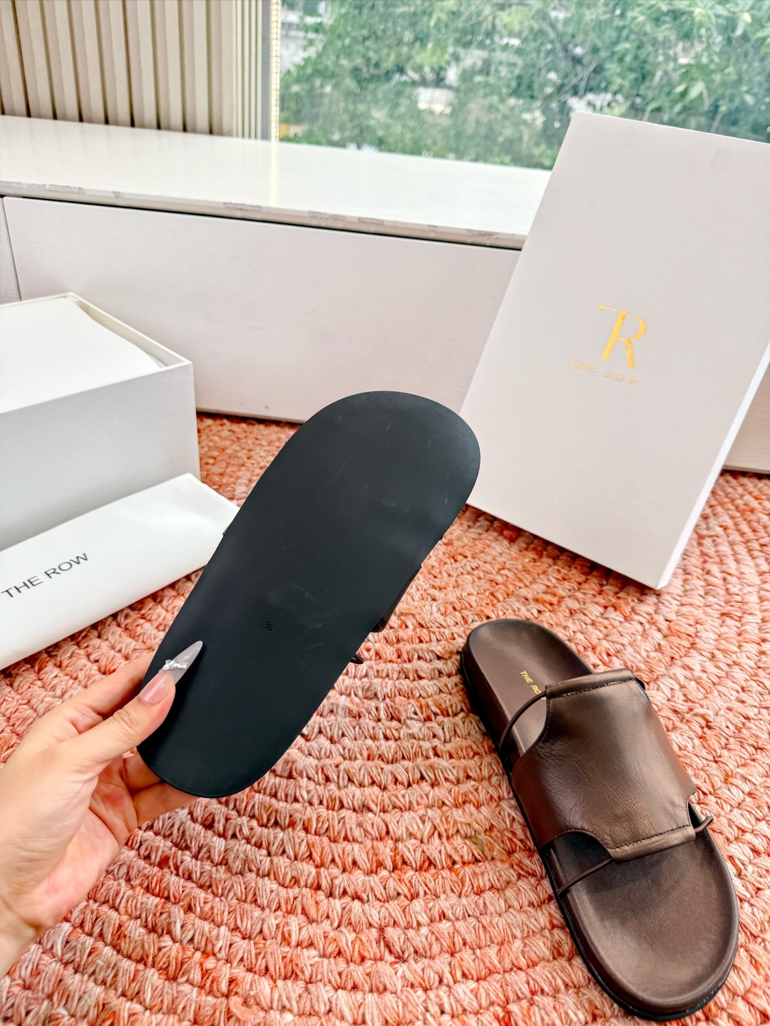 🌾G679所见即所得The row2026新款拖鞋凉鞋会看到会做到这么精细、而且对脚的包容性特别强，把脚